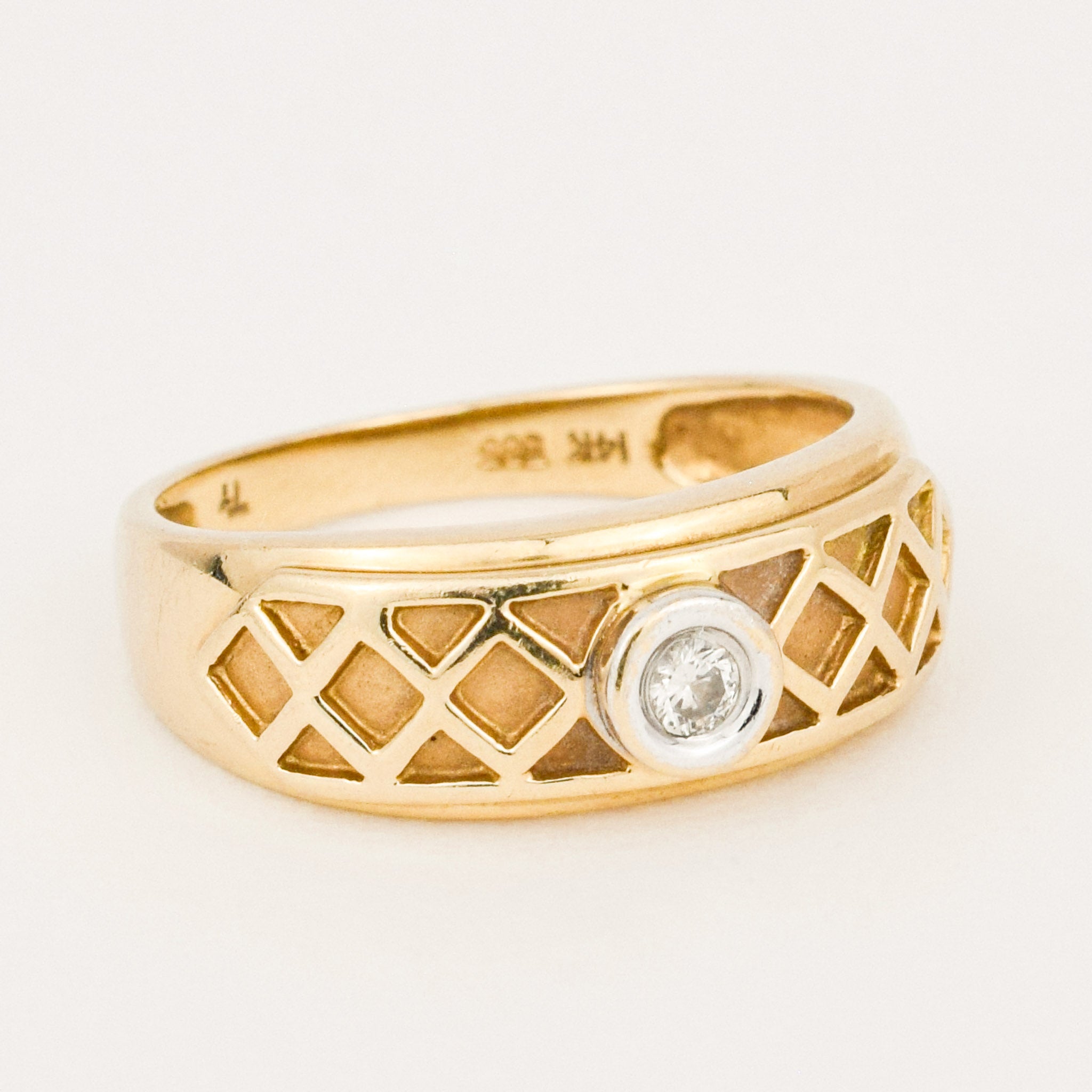 vintage quilted gold band with solitaire diamond 