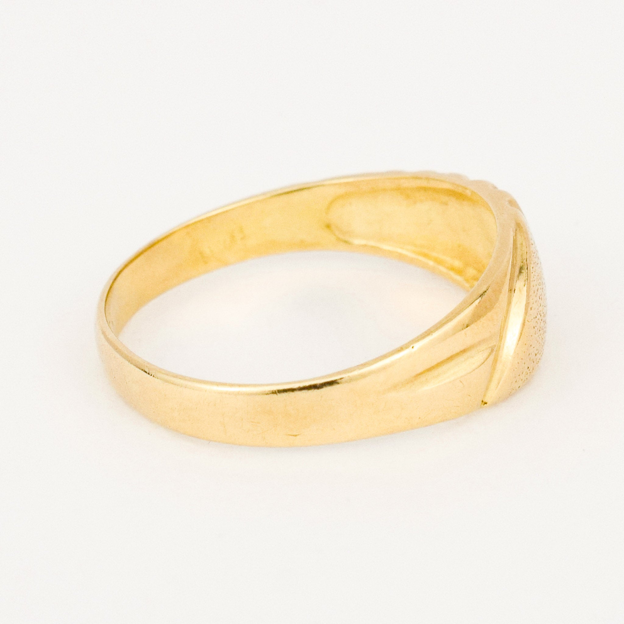 vintage gold ribbed band