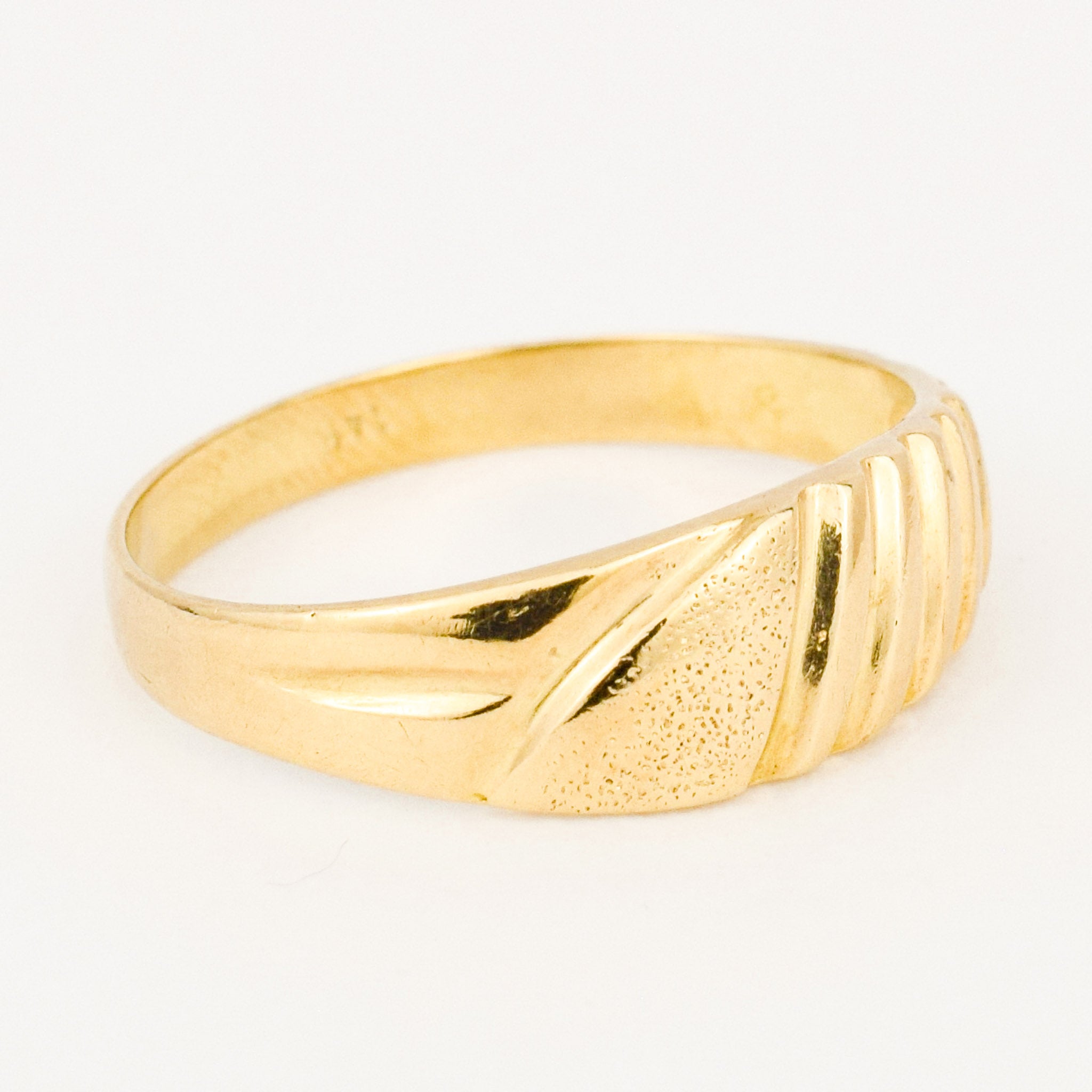 vintage gold ribbed band