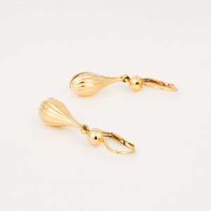 vintage gold teardrop style earrings 