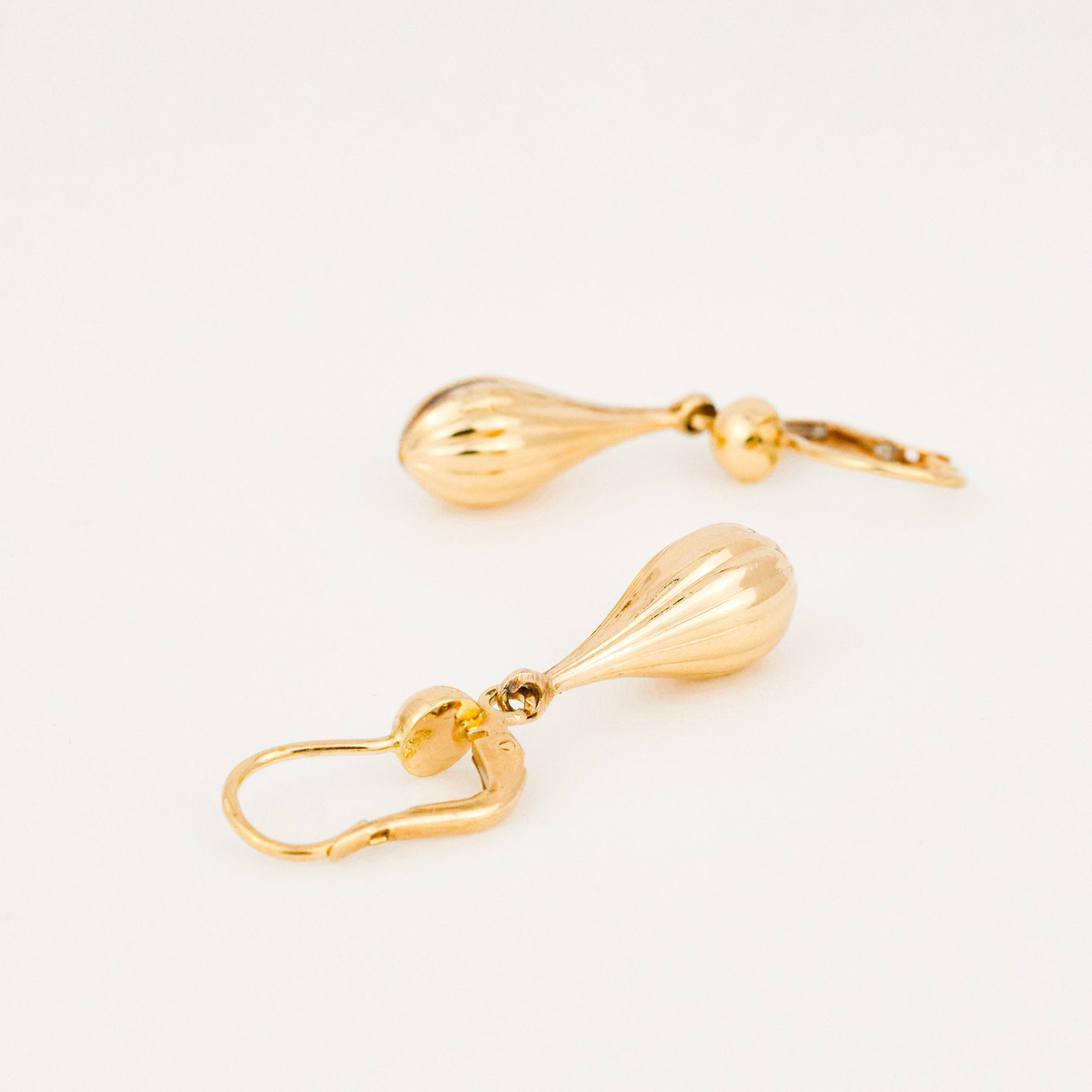 vintage gold teardrop style earrings 