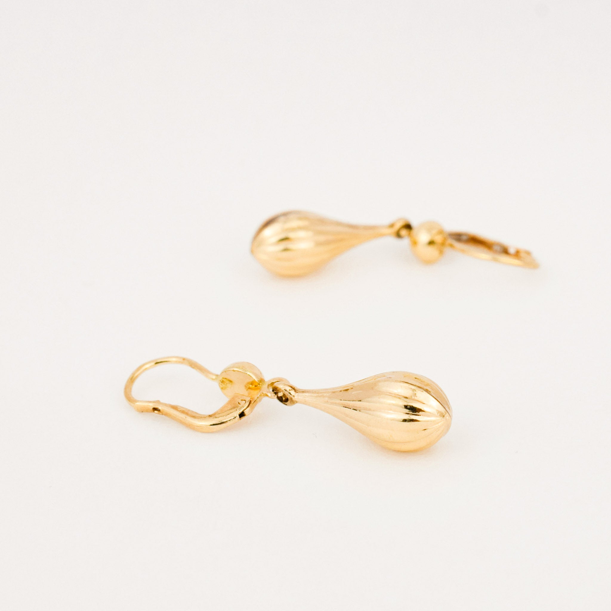 vintage gold teardrop style earrings 