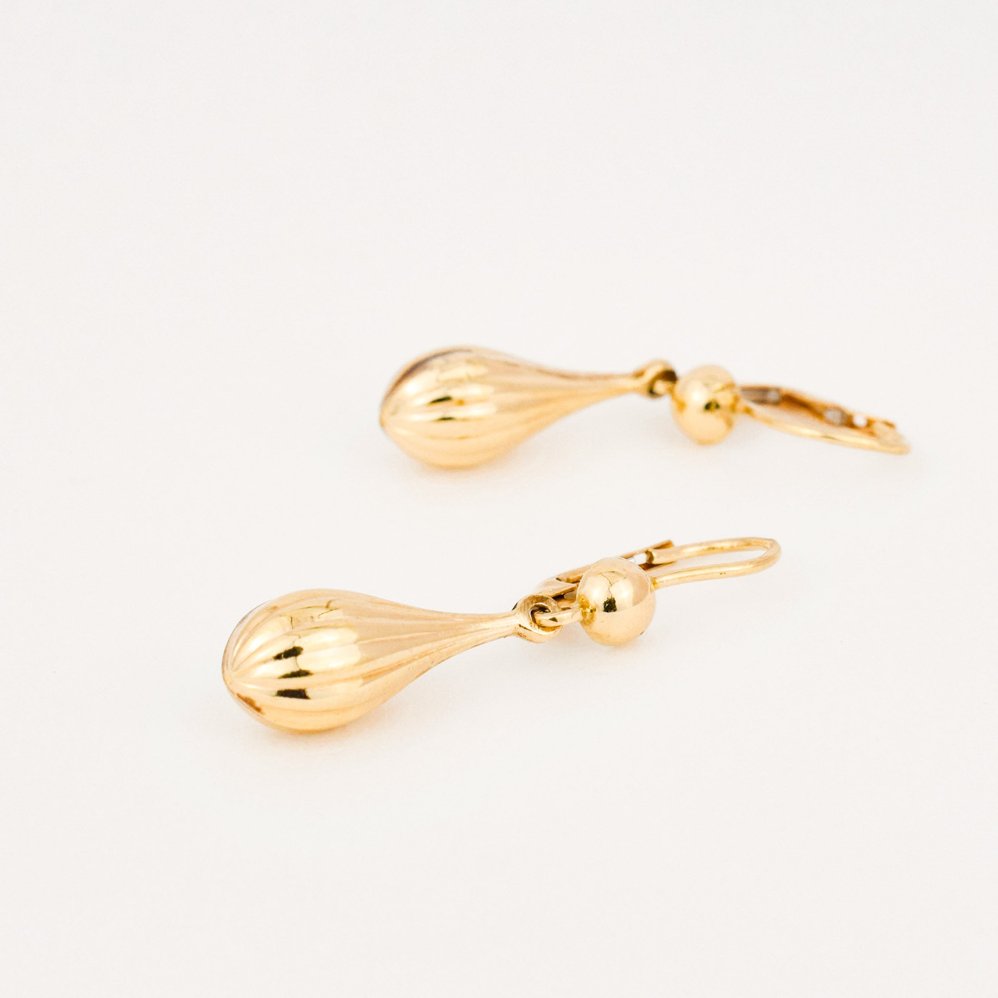 vintage gold teardrop style earrings 