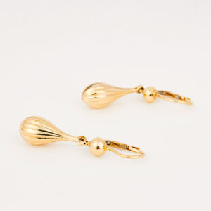 vintage gold teardrop style earrings 