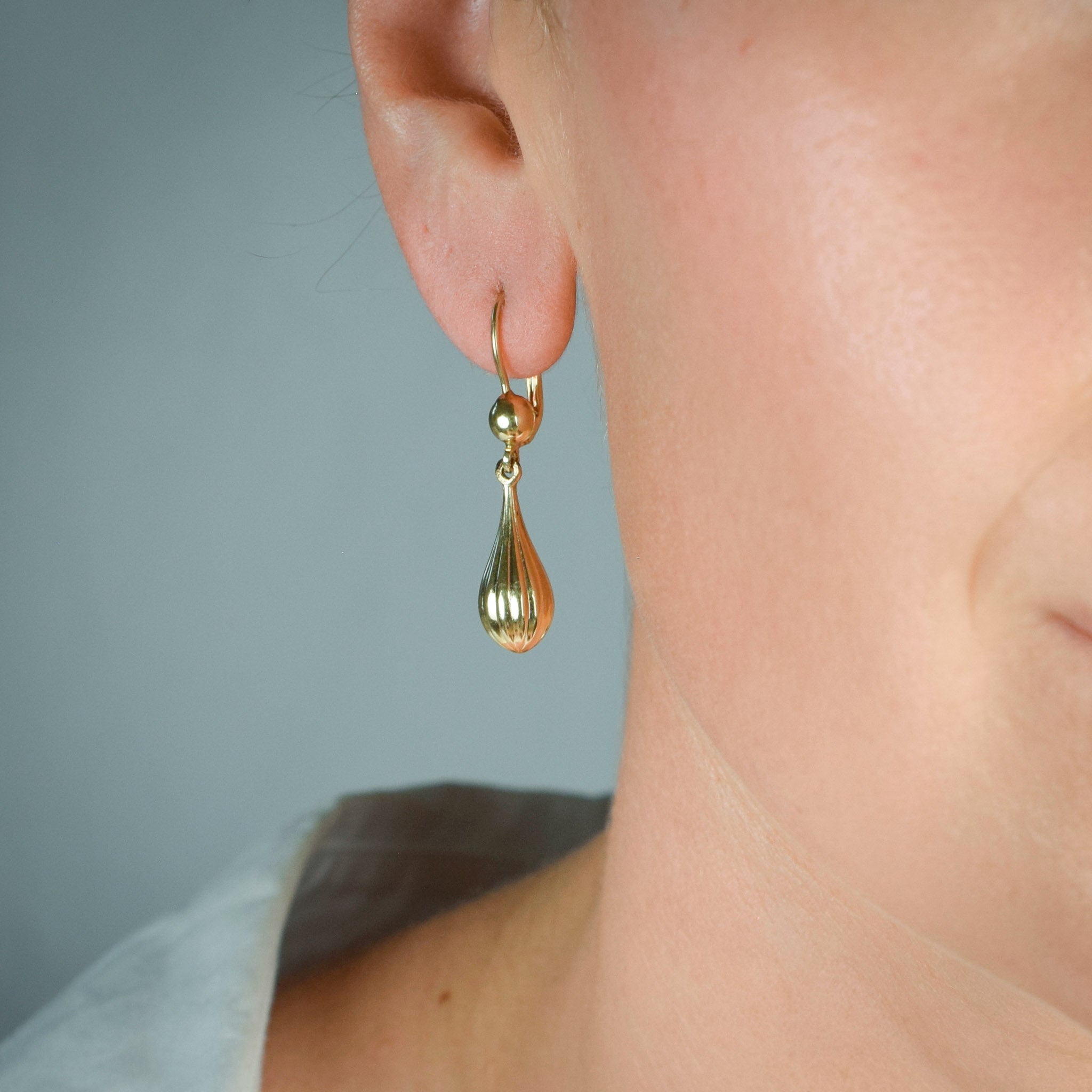 vintage gold teardrop style earrings 