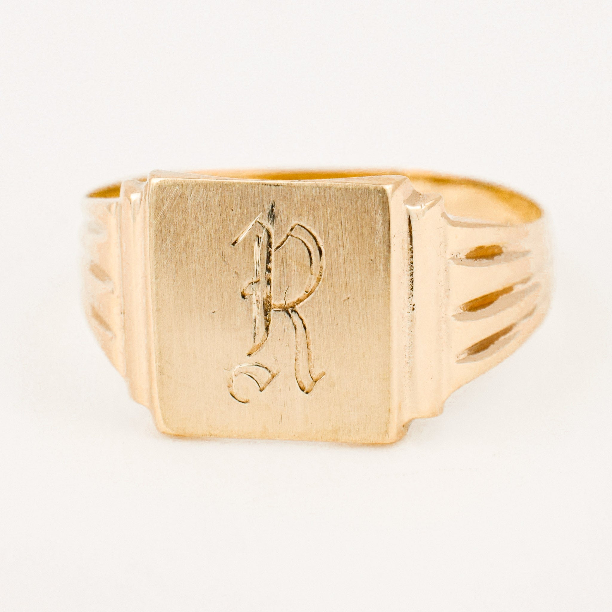 vintage gold 'r' signet ring