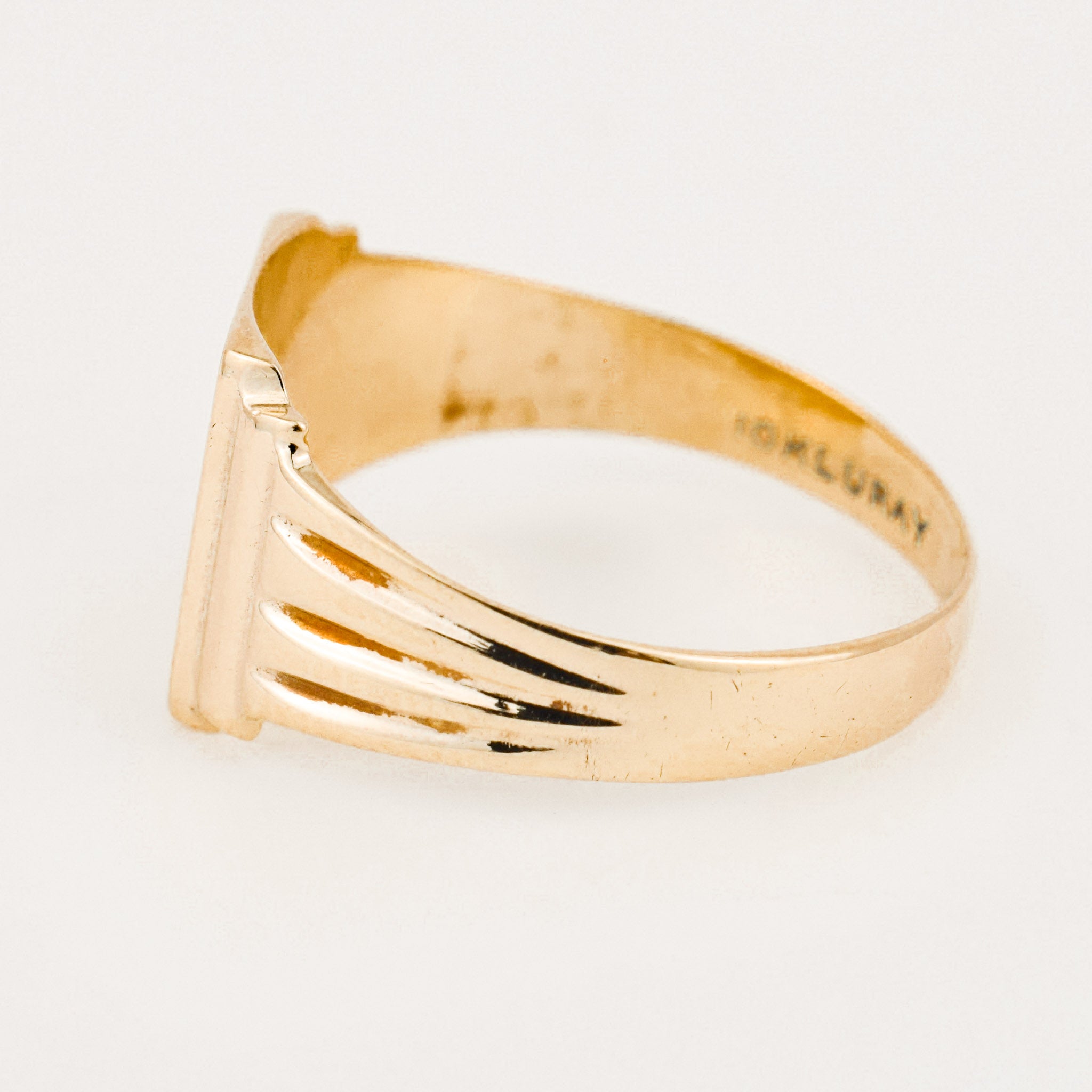 vintage gold 'r' signet ring