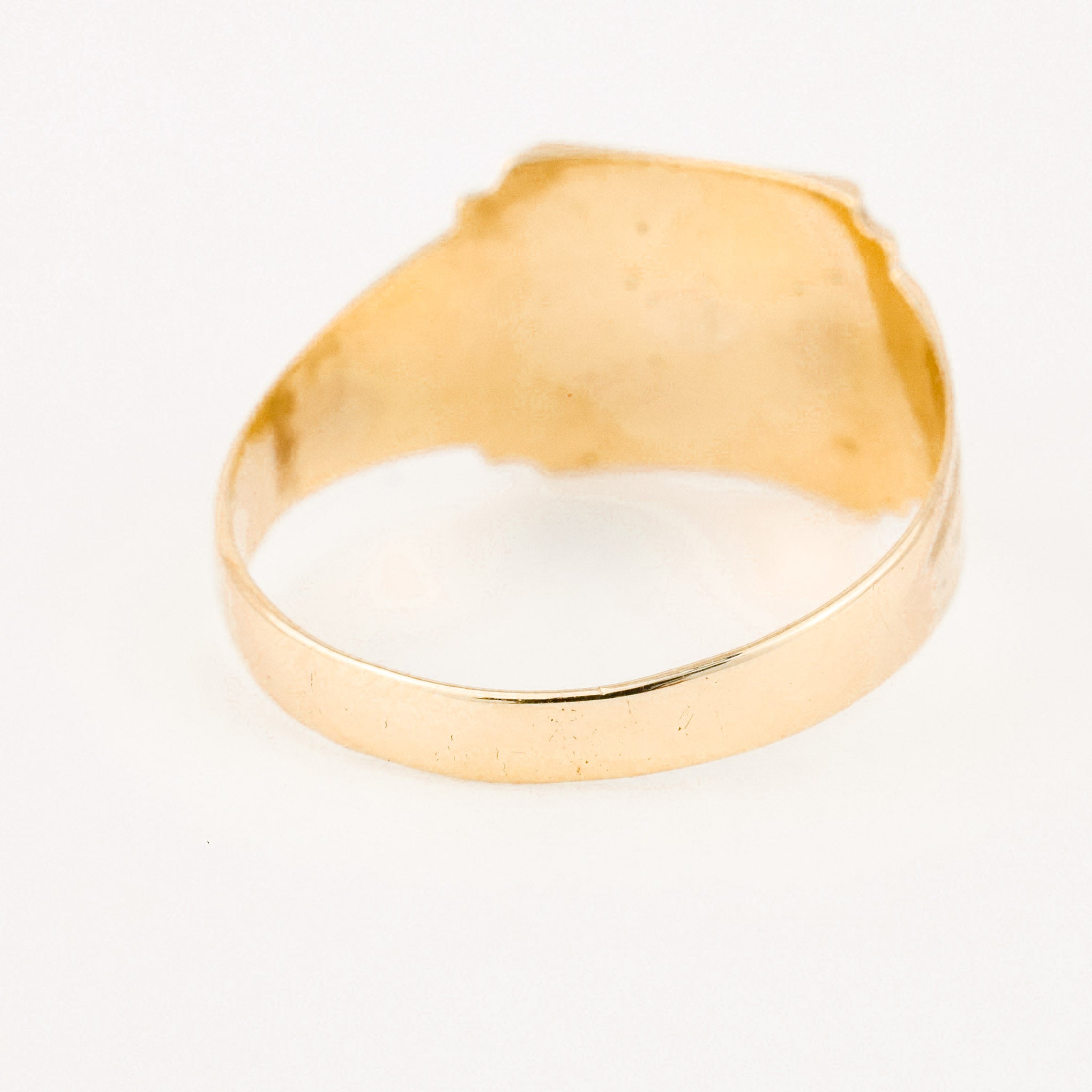 vintage gold 'r' signet ring