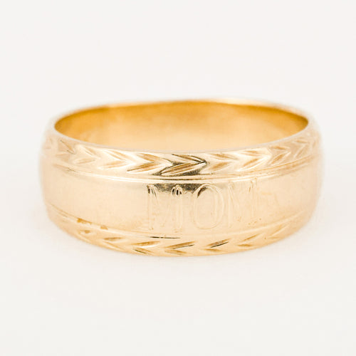 vintage gold 'MOM' ring 