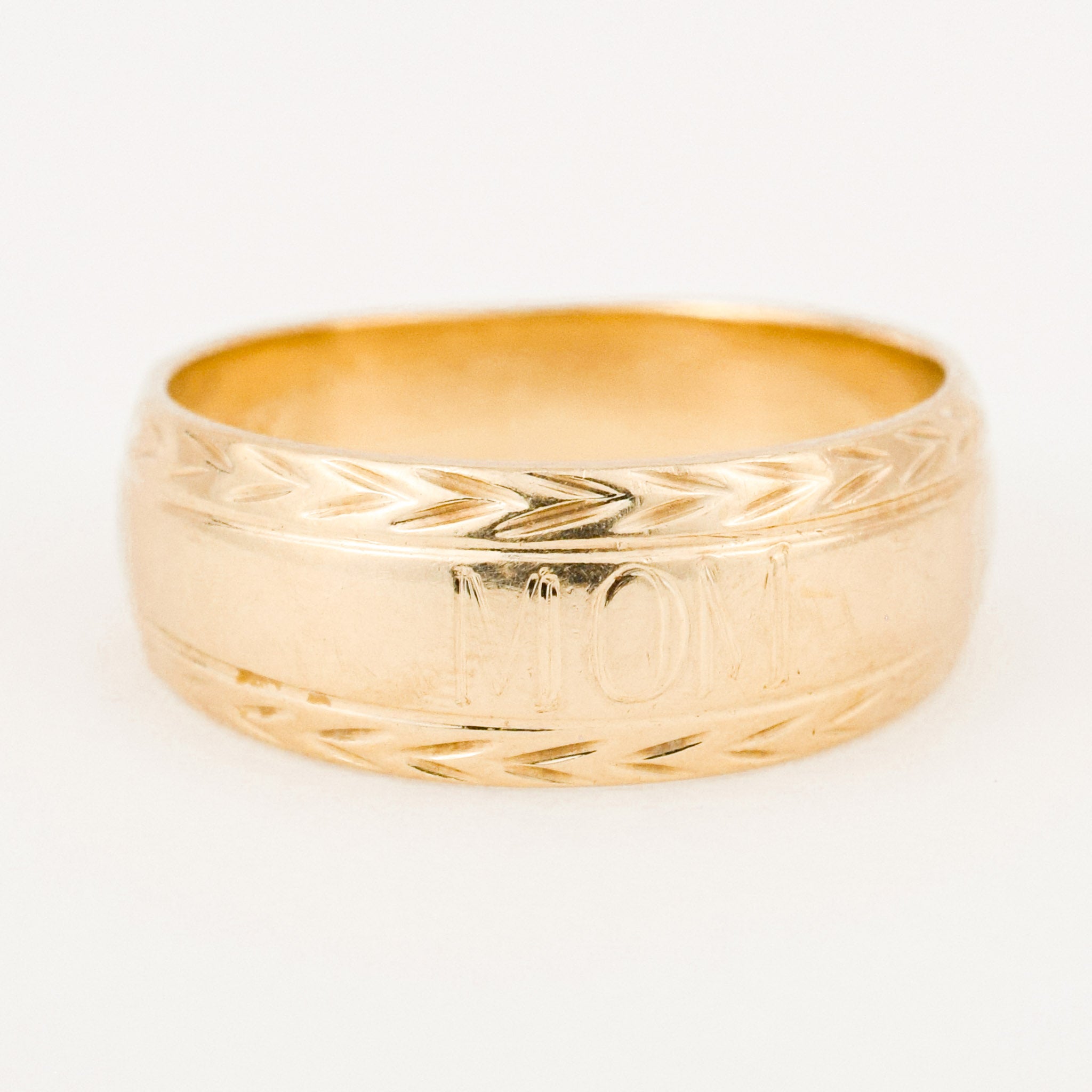 vintage gold 'MOM' ring 