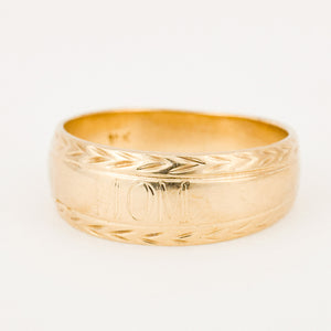 vintage gold 'MOM' ring 