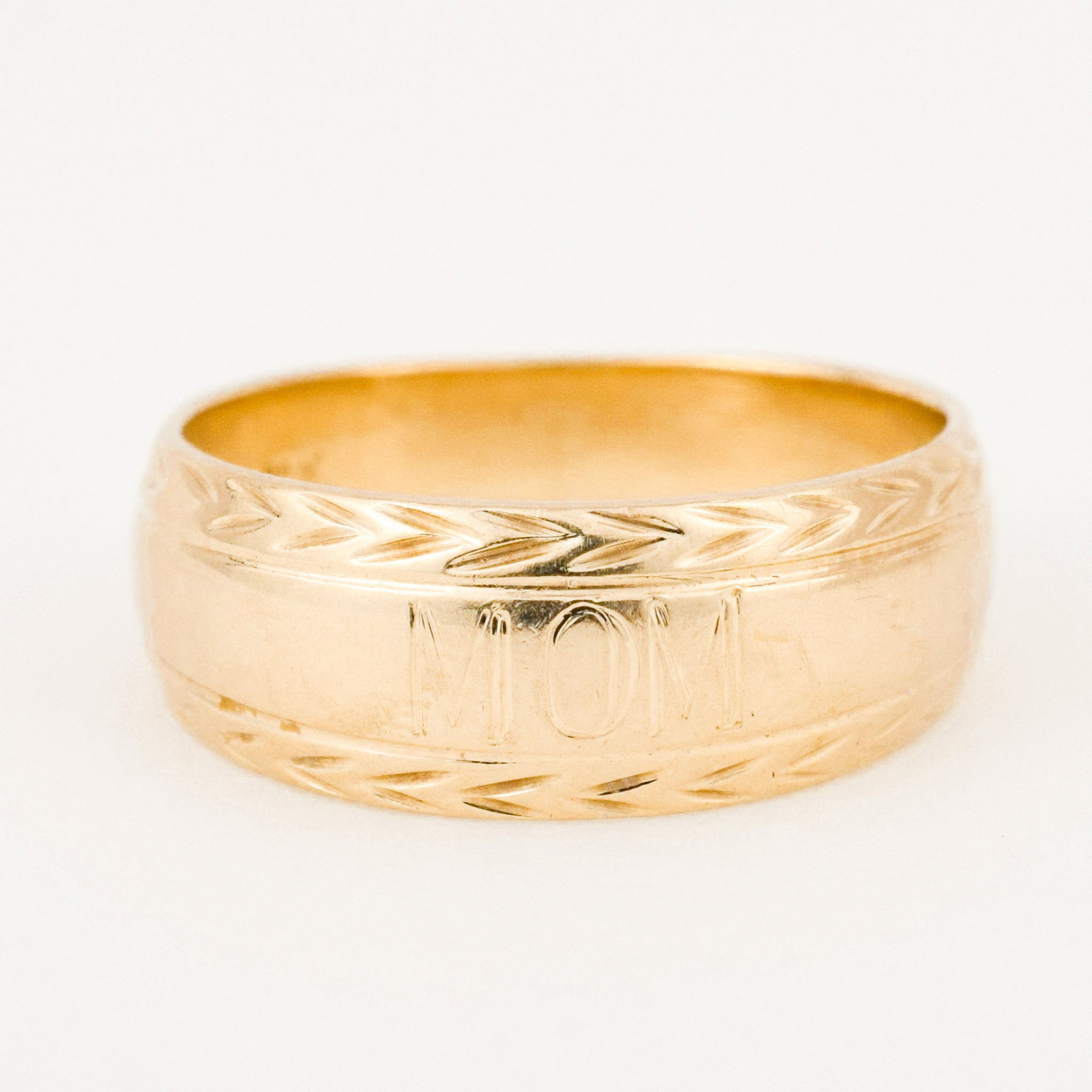 vintage gold 'MOM' ring 