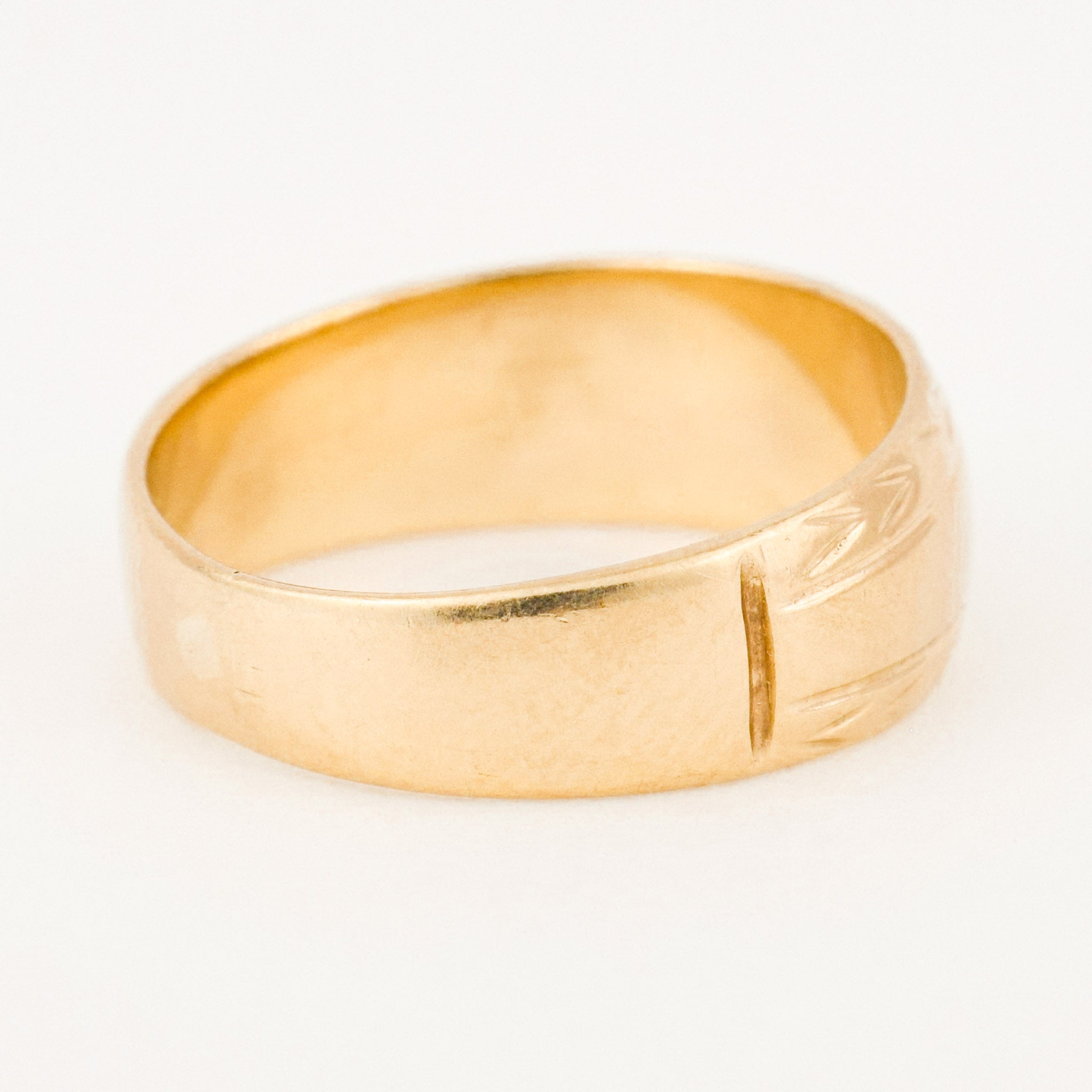 vintage gold 'MOM' ring 