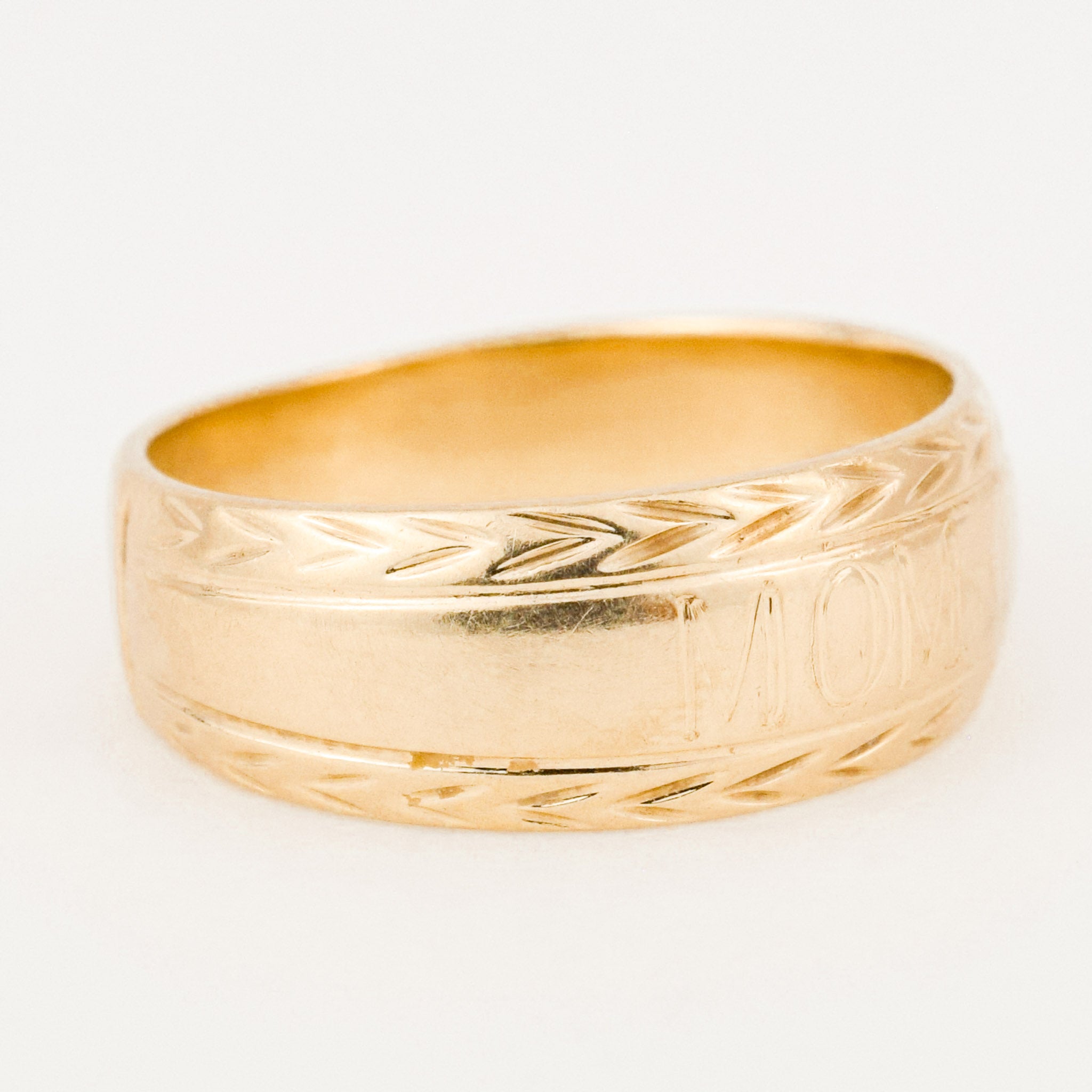 vintage gold 'MOM' ring 