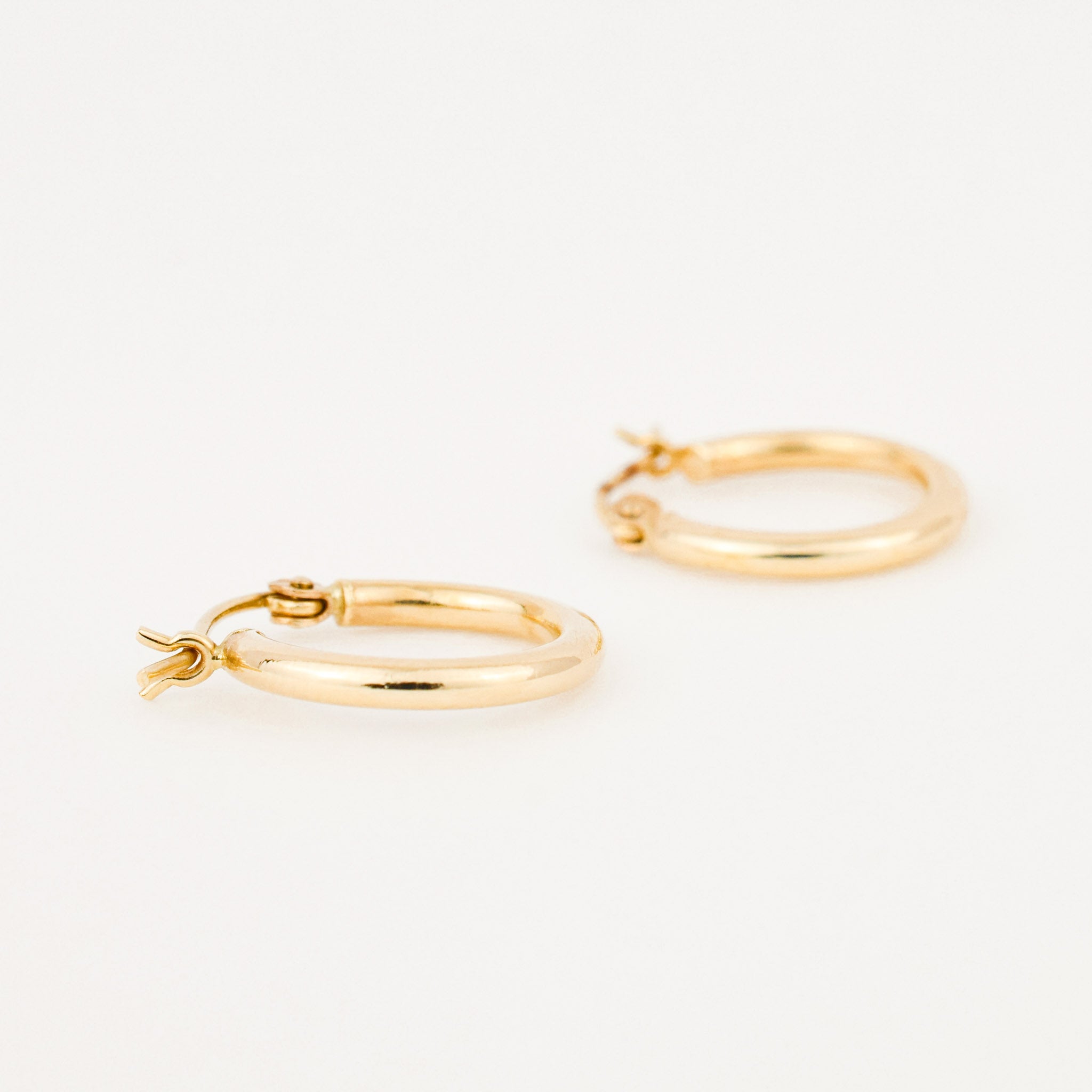 vintage gold smooth hoop earrings