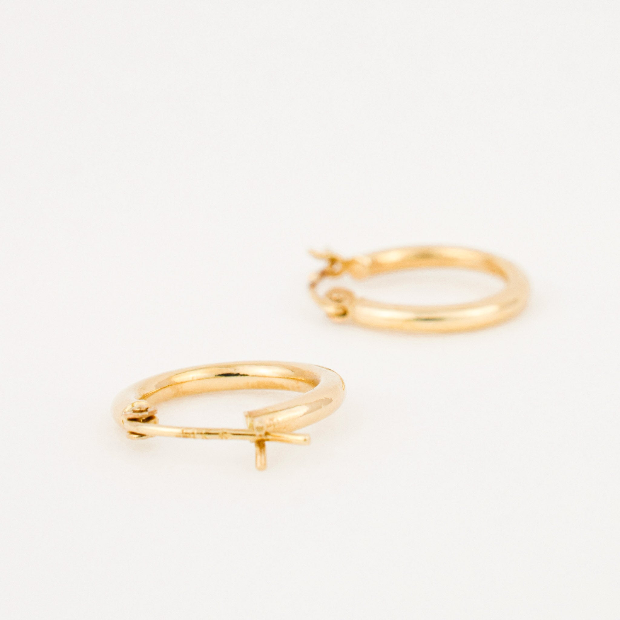 vintage gold smooth hoop earrings