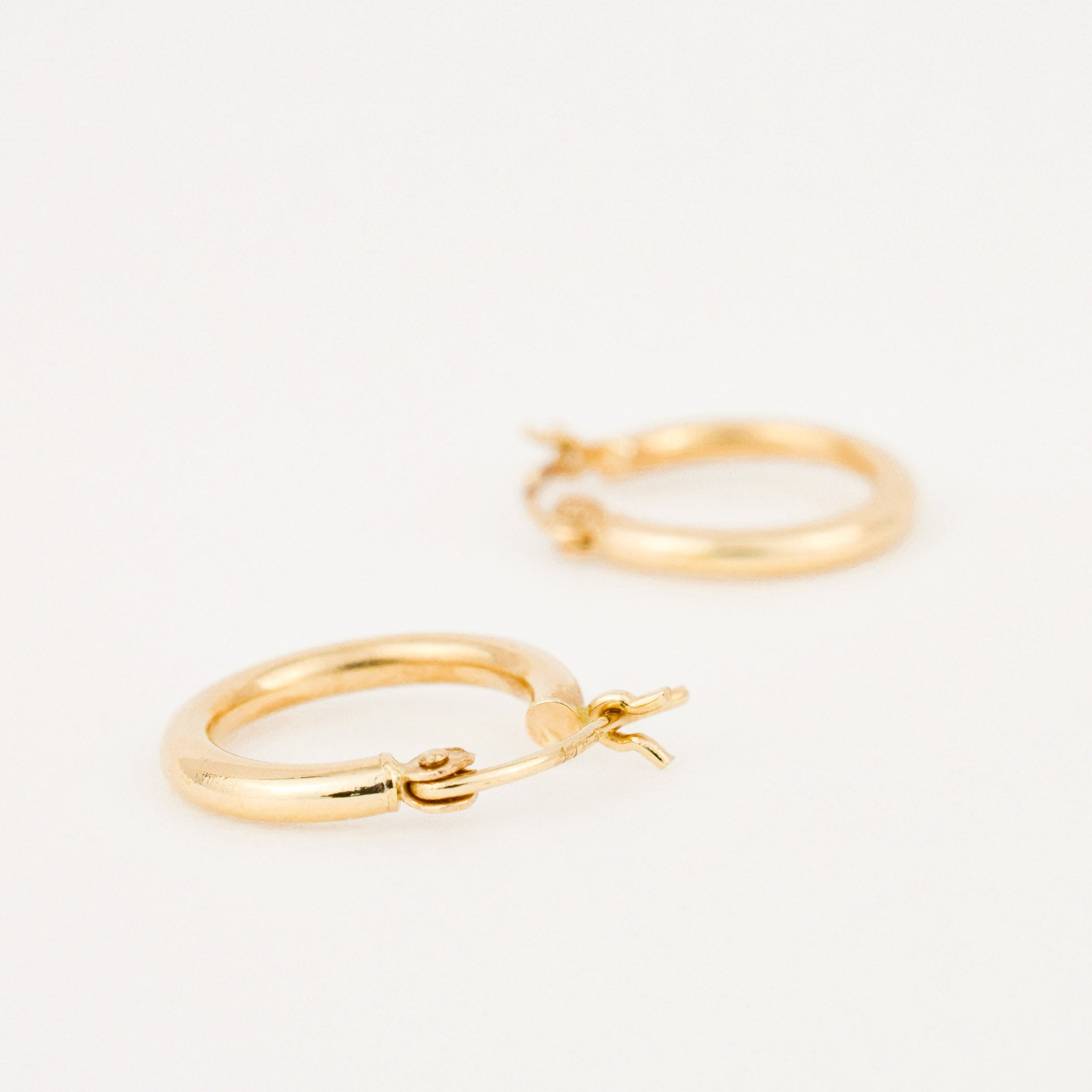 vintage gold smooth hoop earrings