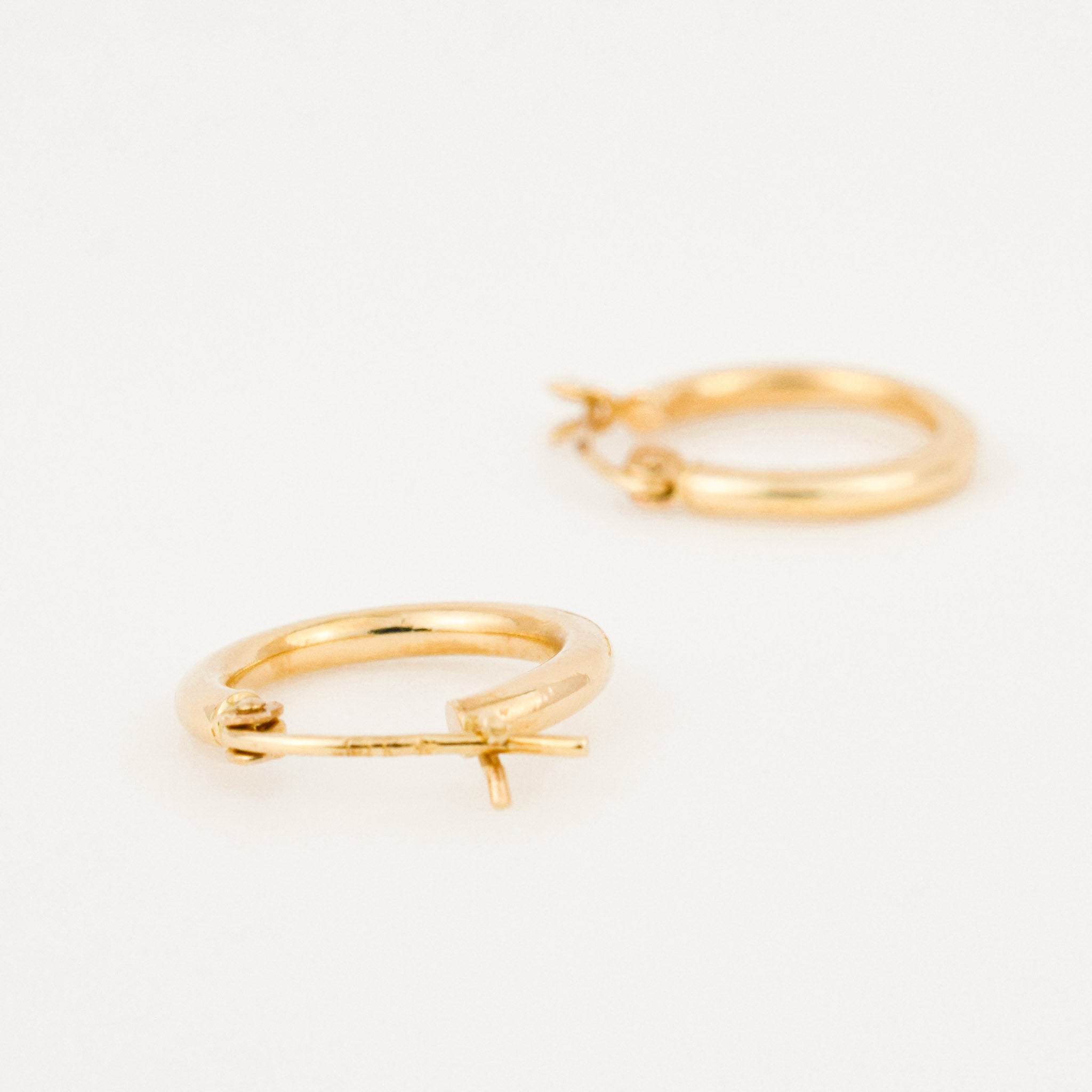 vintage gold smooth hoop earrings