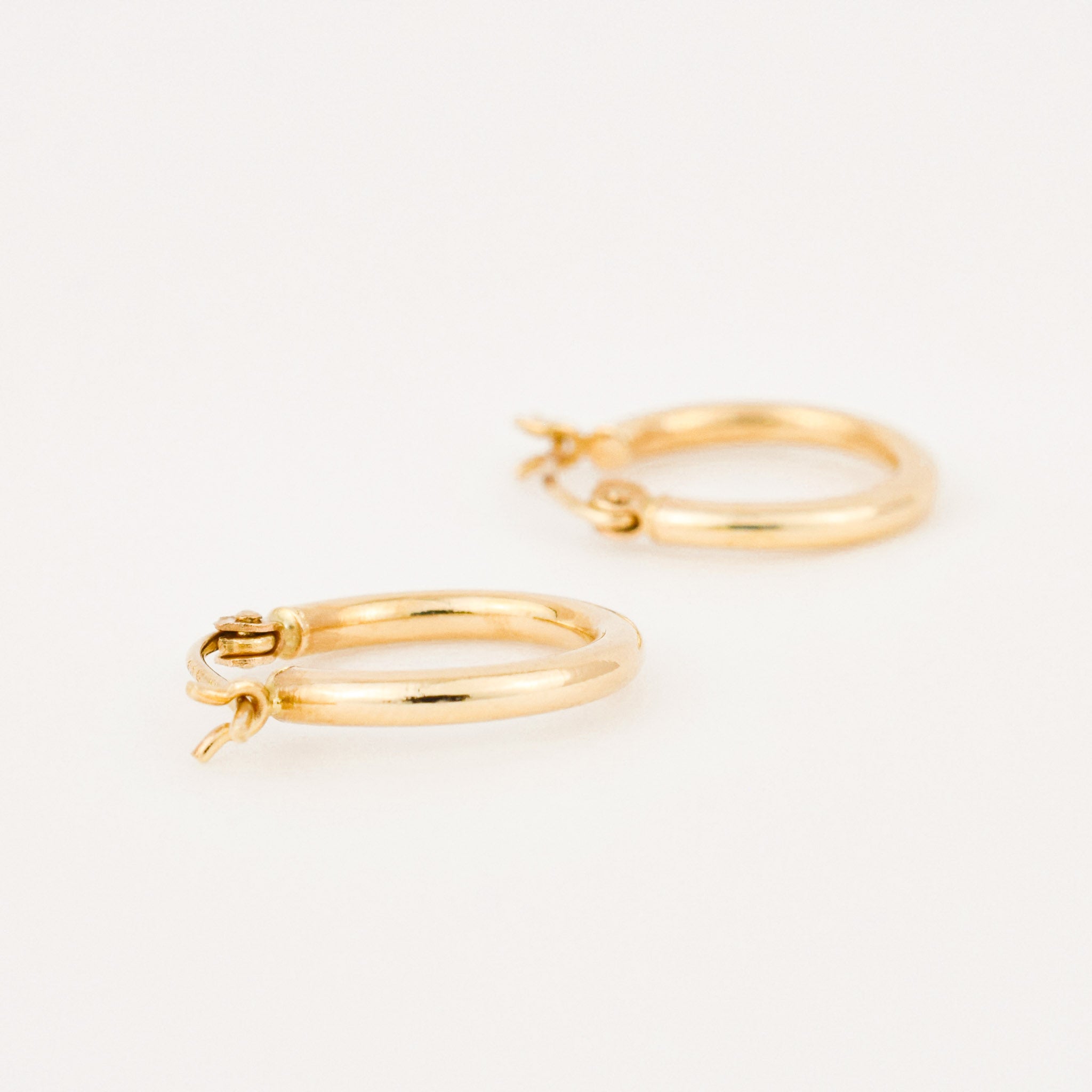 vintage gold smooth hoop earrings