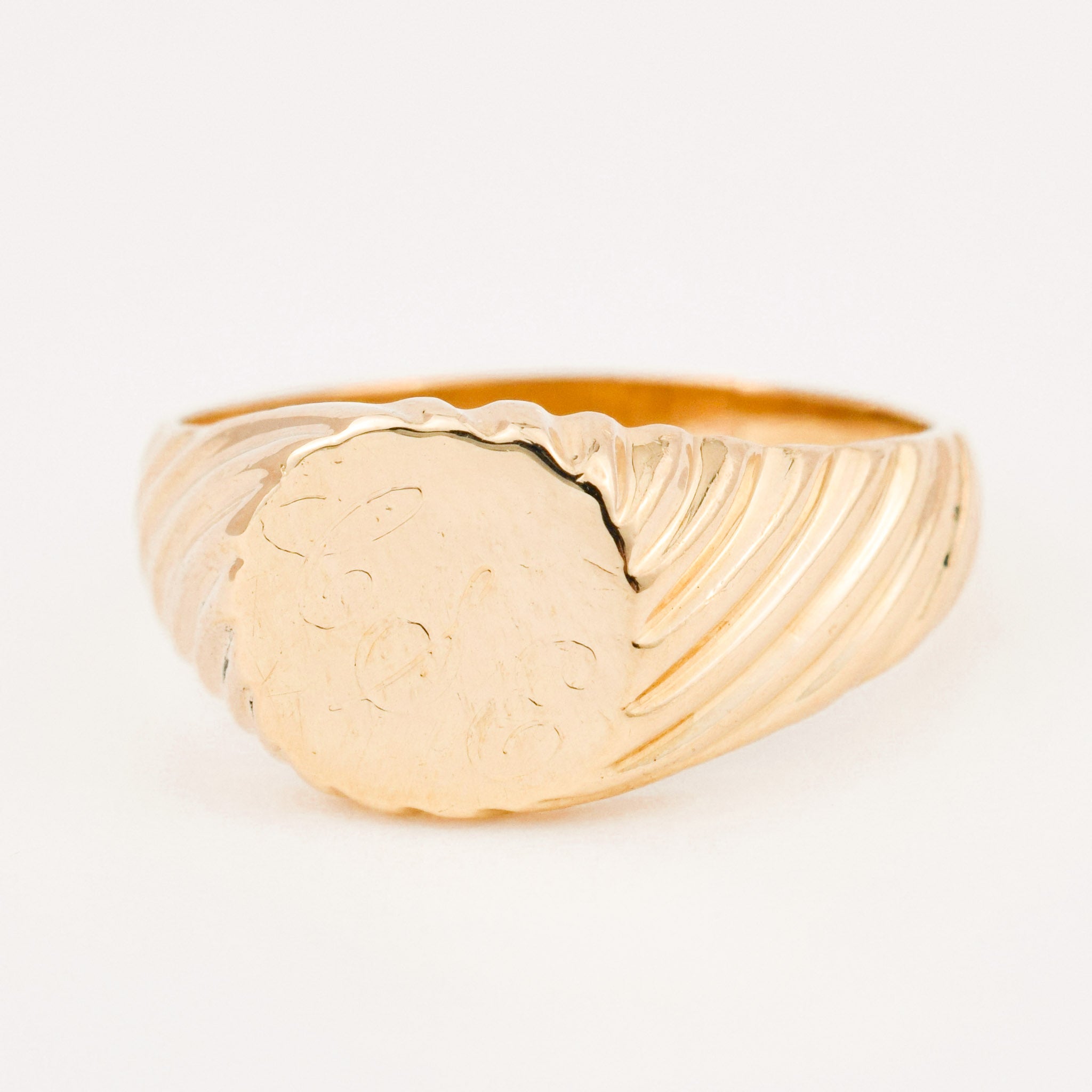 vintage gold 'C&E' signet ring 