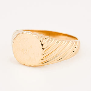 vintage gold 'C&E' signet ring 