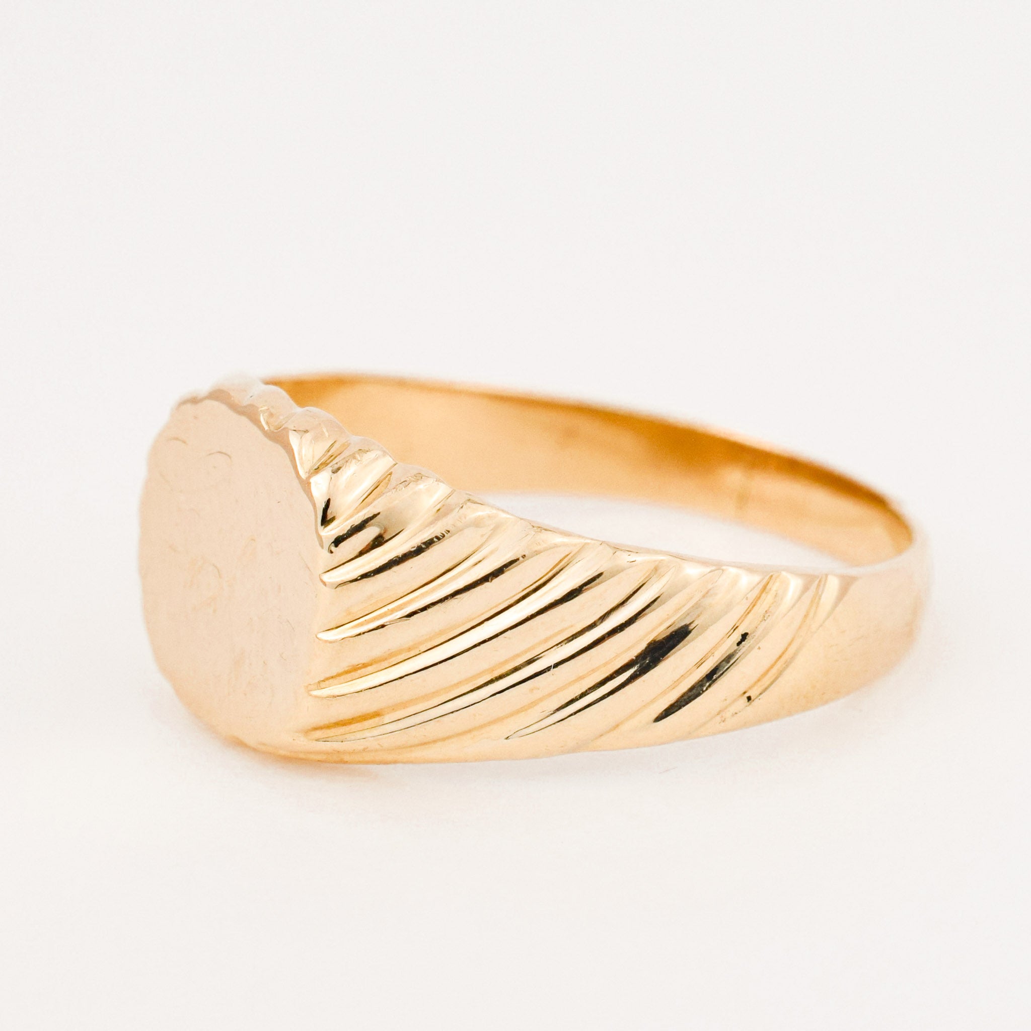 vintage gold 'C&E' signet ring 