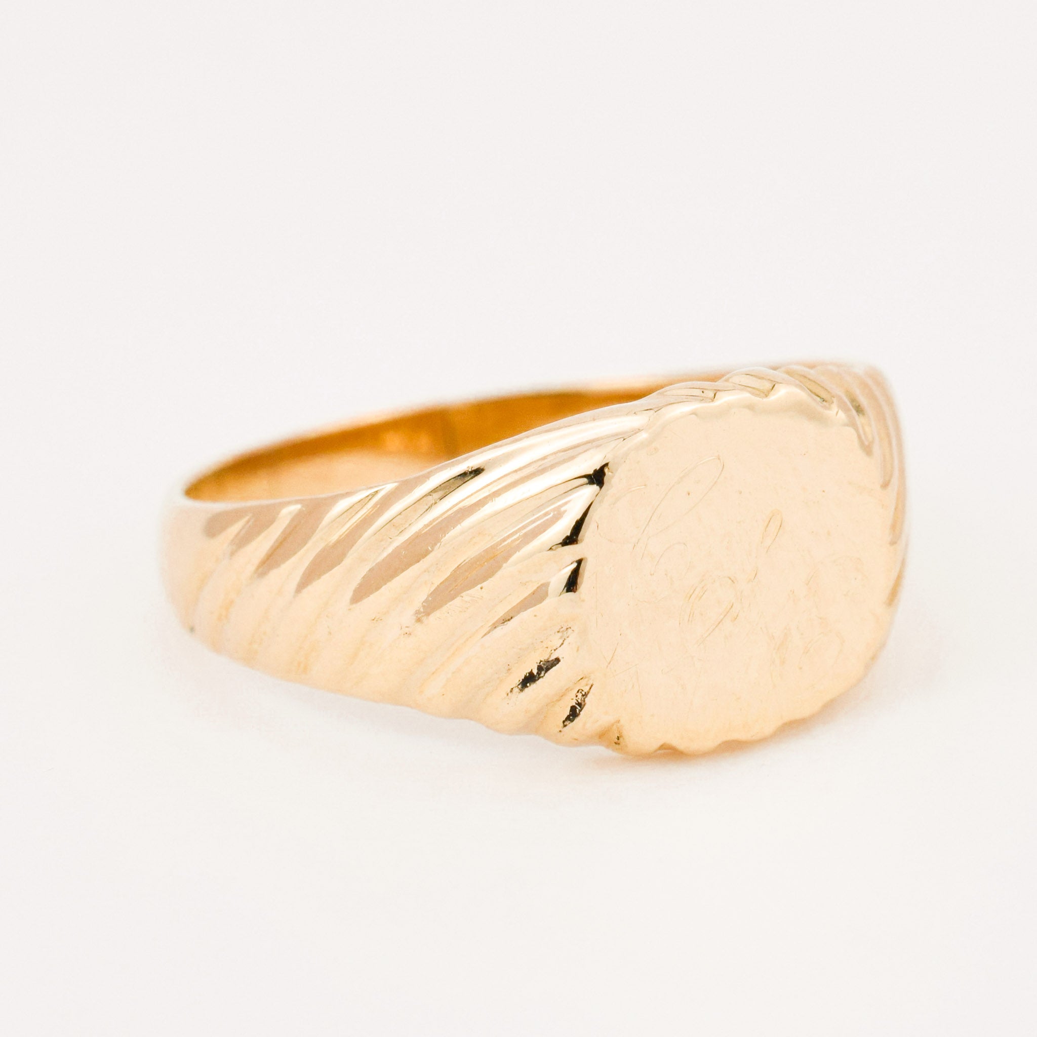 vintage gold 'C&E' signet ring 
