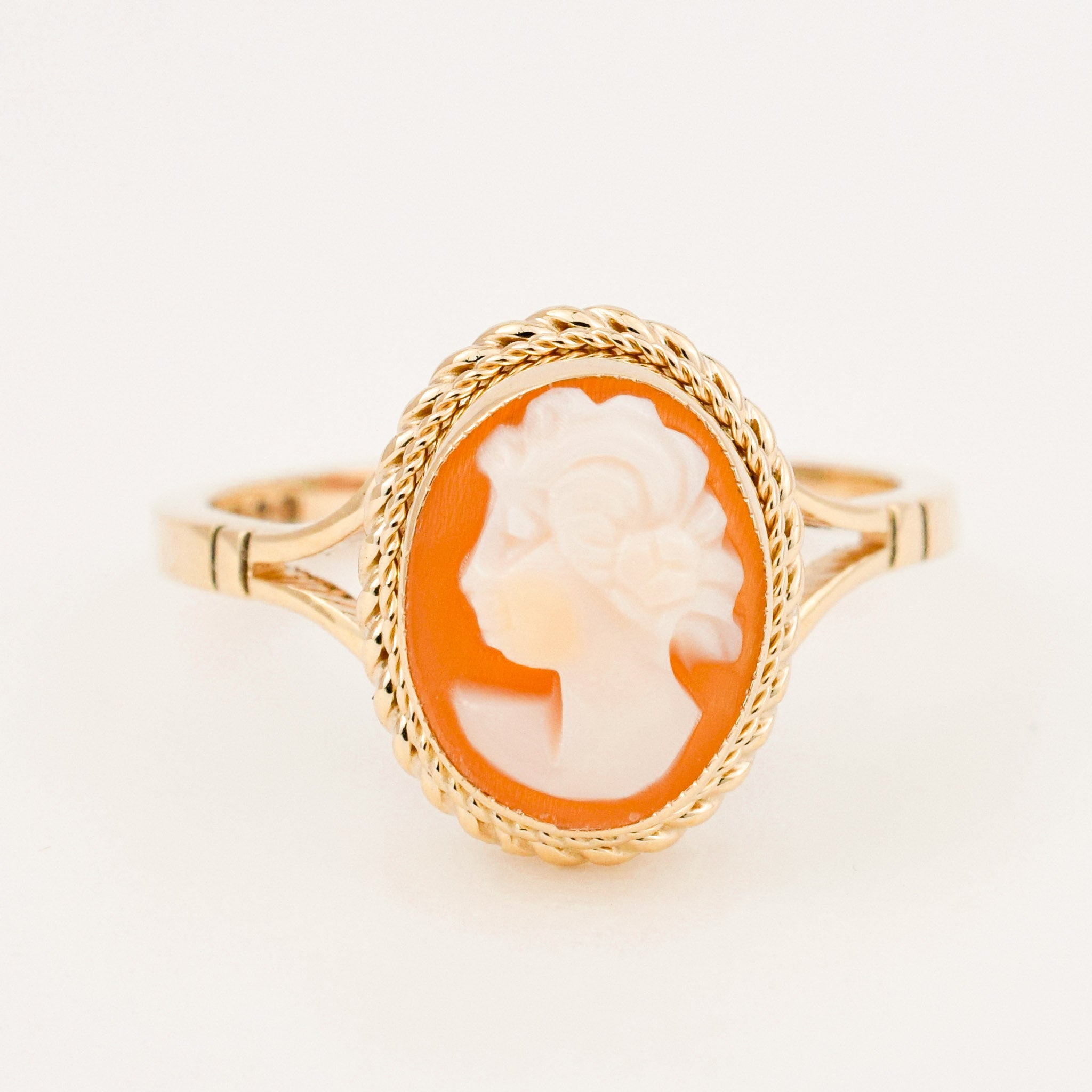 vintage gold cameo ring 