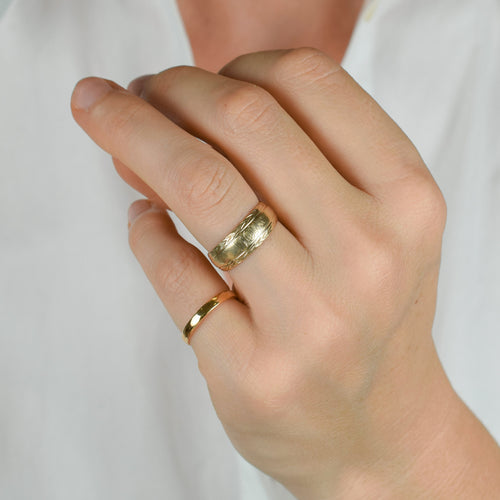vintage gold 'MOM' ring 