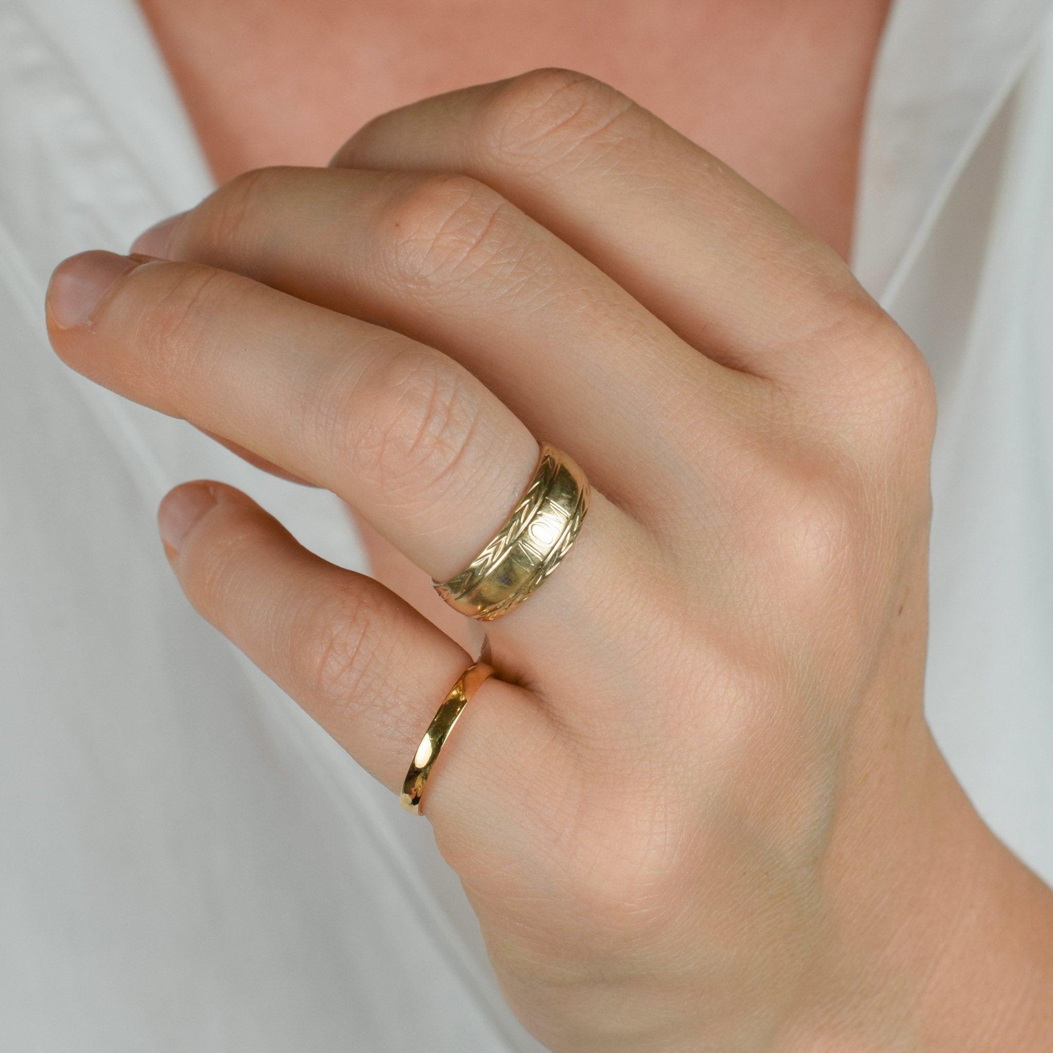 vintage gold 'MOM' ring 