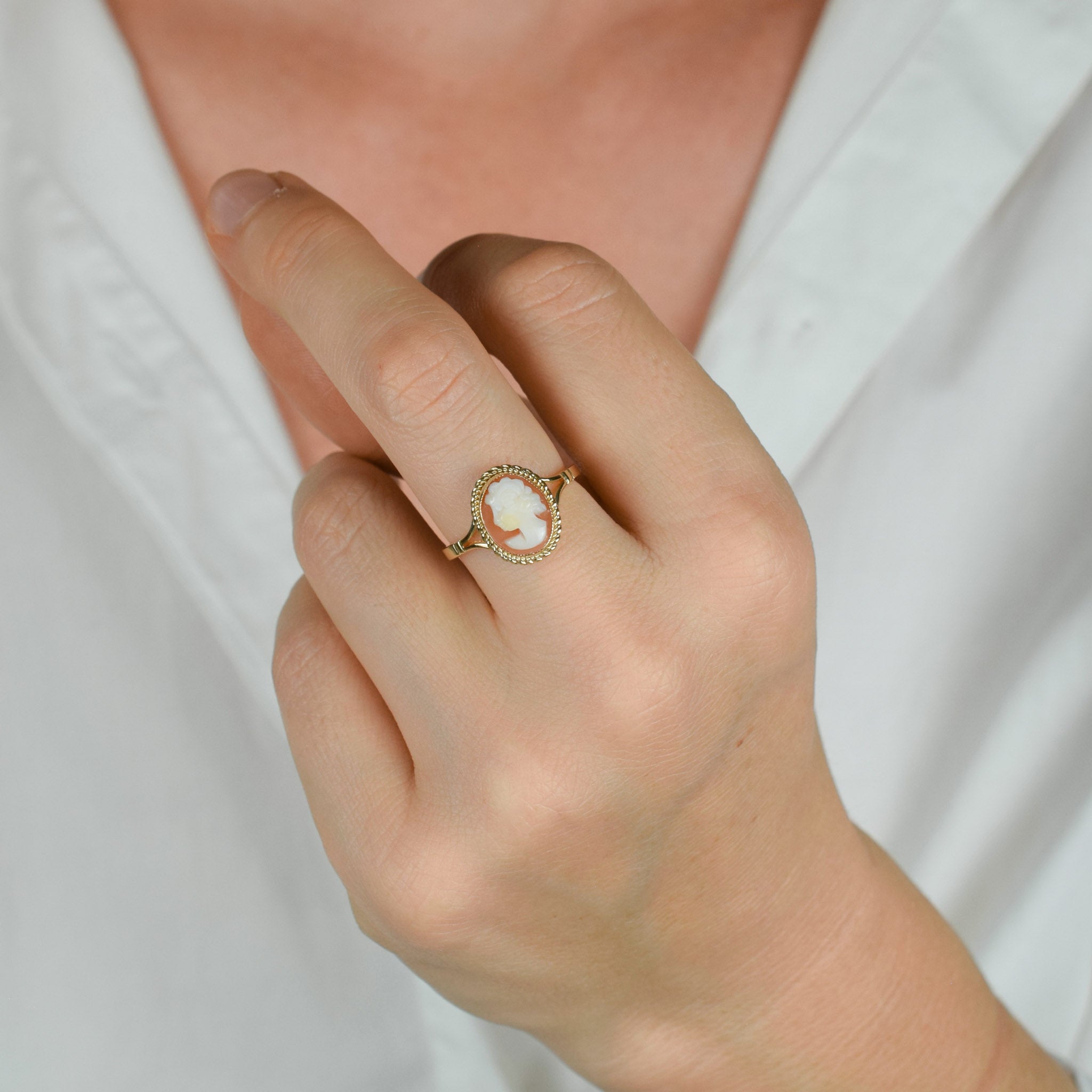 vintage gold cameo ring 