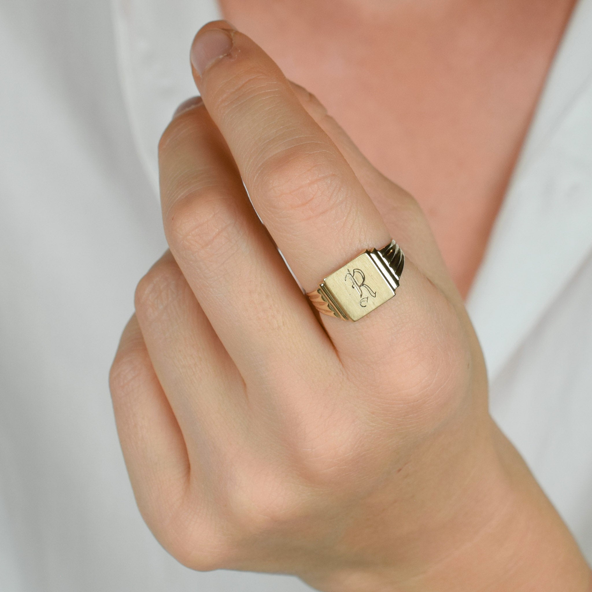 vintage gold 'r' signet ring