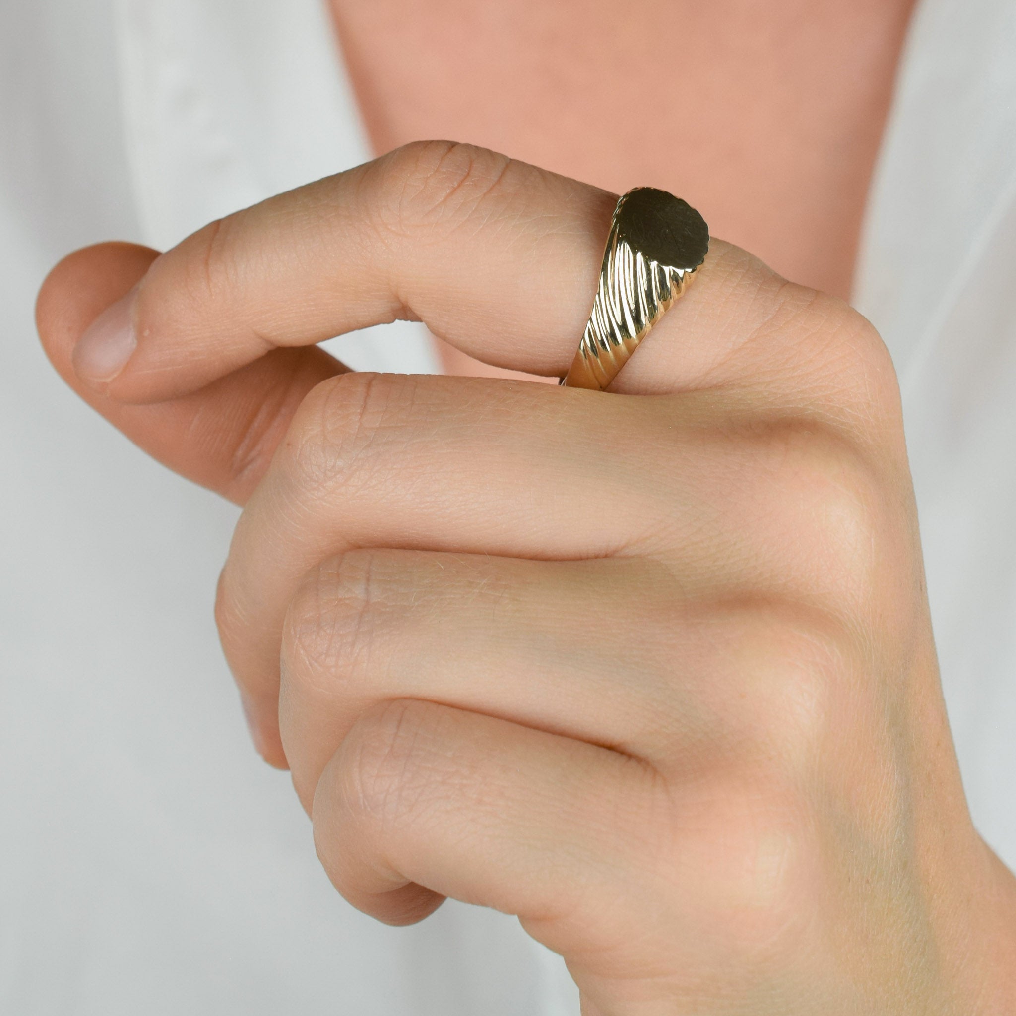 vintage gold 'C&E' signet ring 