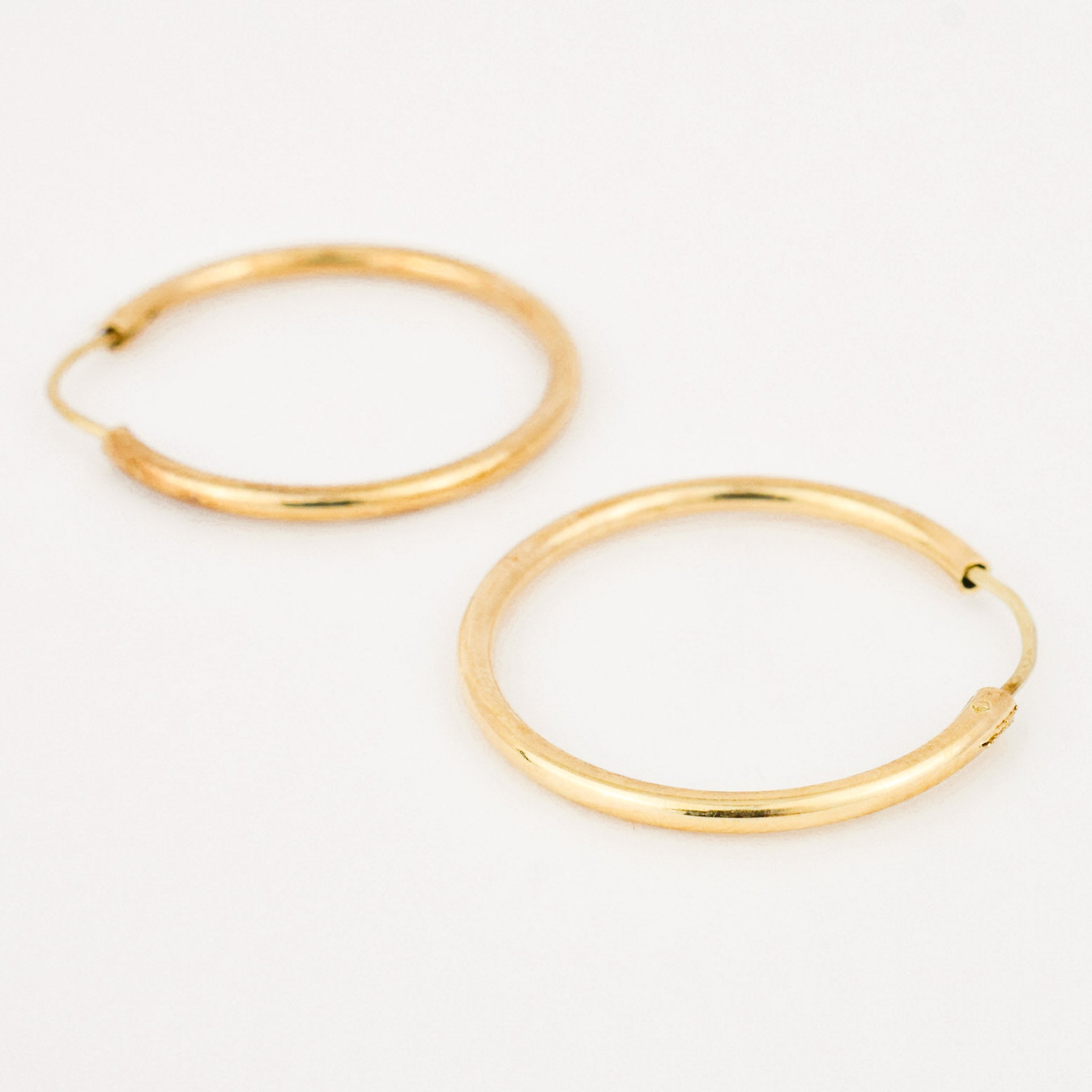 vintage gold tubular hoop earrings