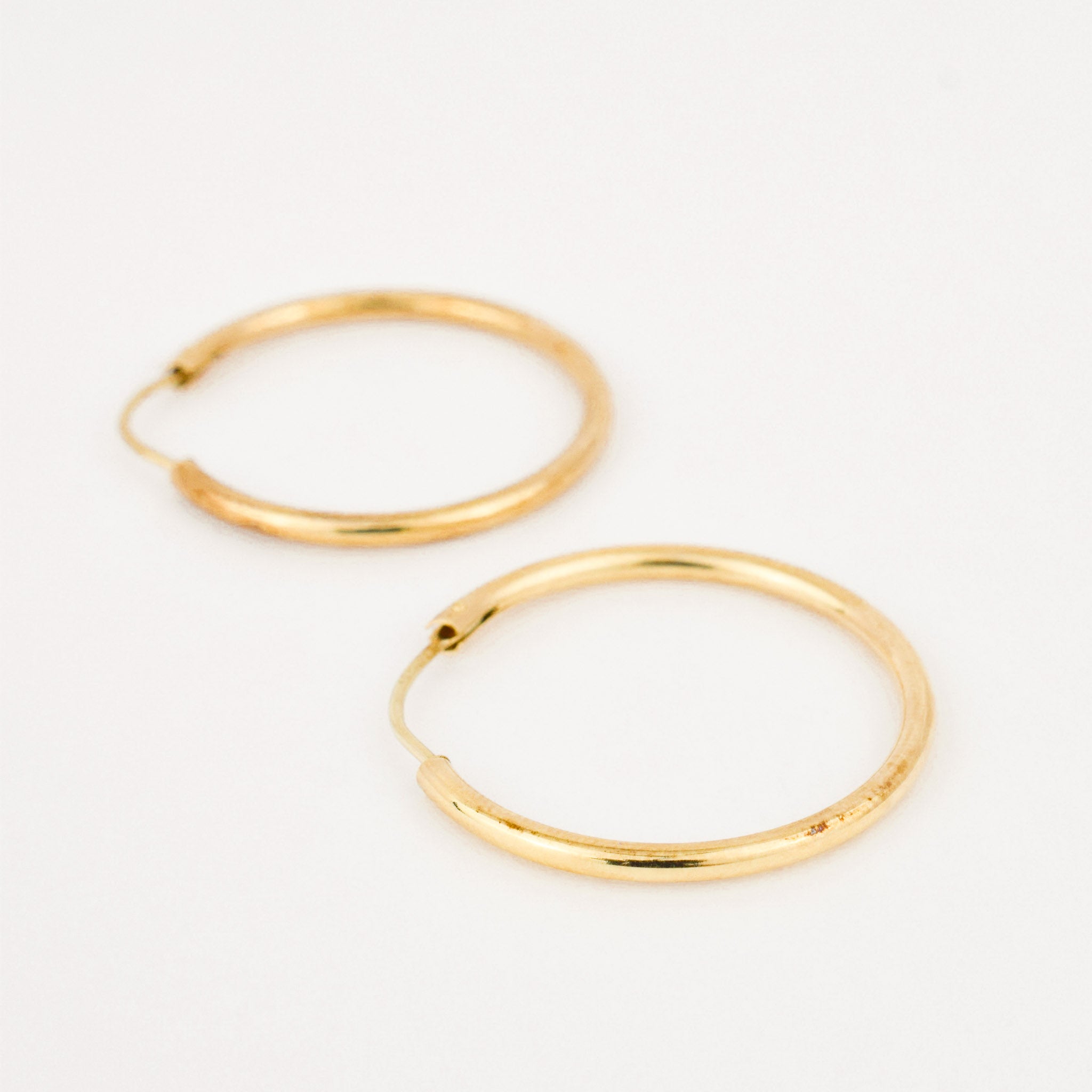vintage gold tubular hoop earrings