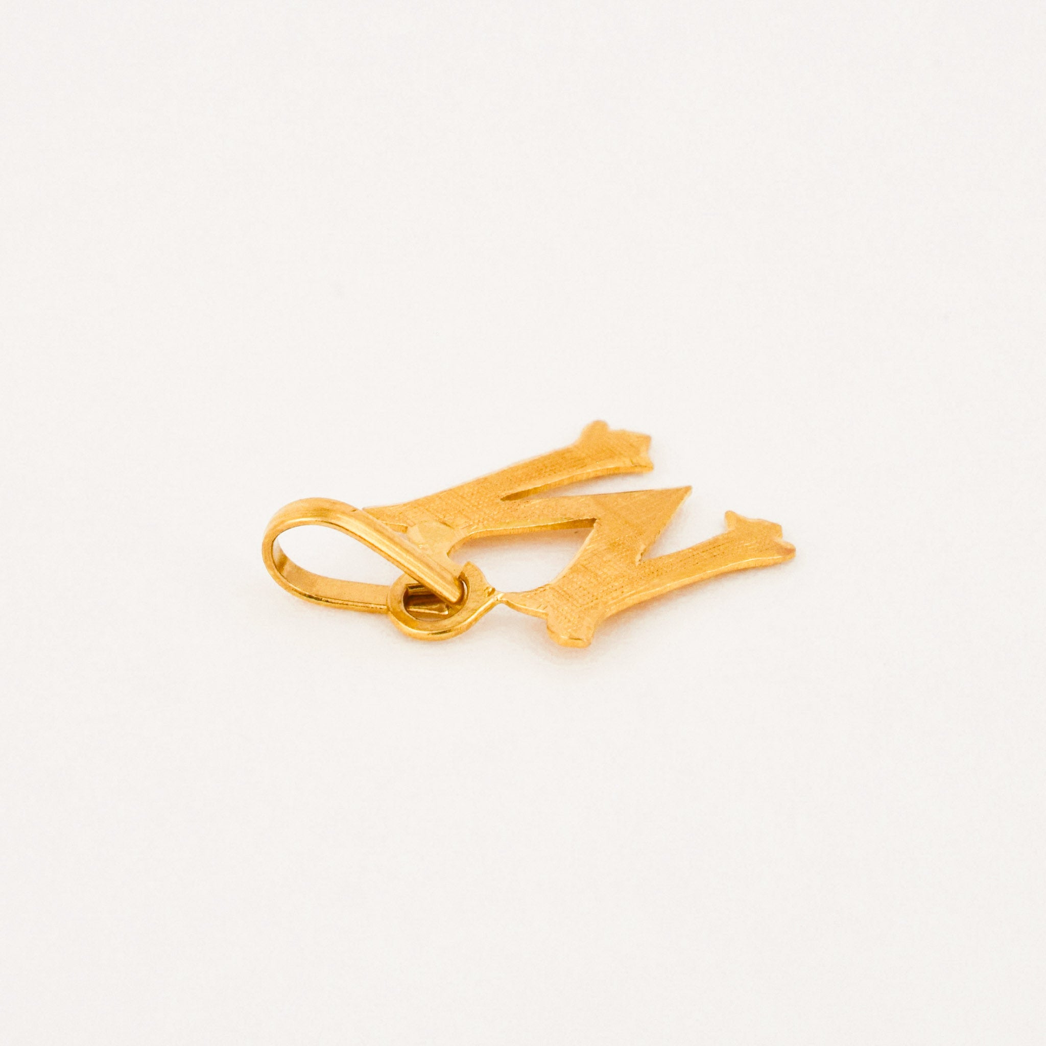 vintage 22k gold 'M' charm pendant 