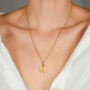vintage 22k gold 'M' charm pendant 