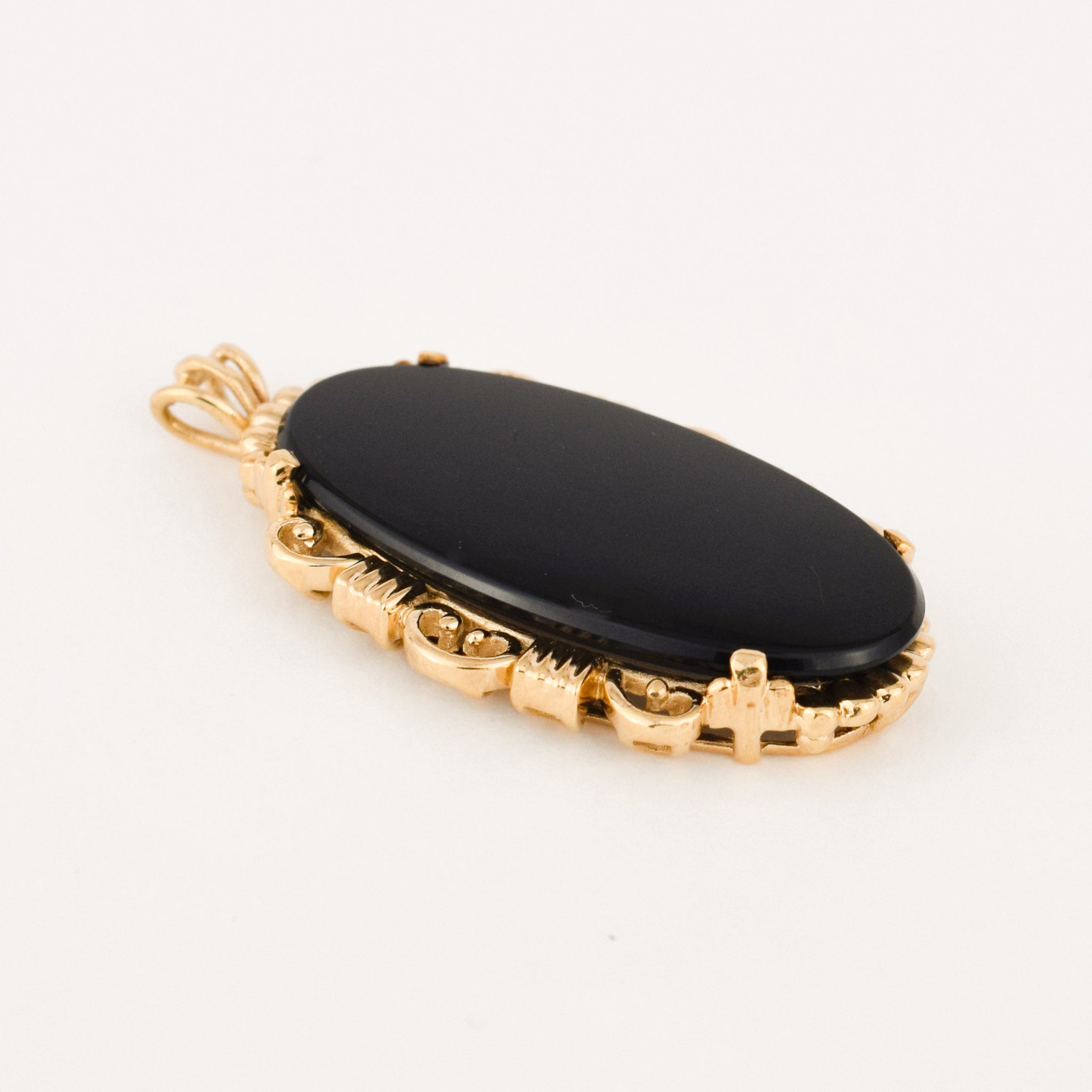 vintage gold oval onyx pendant