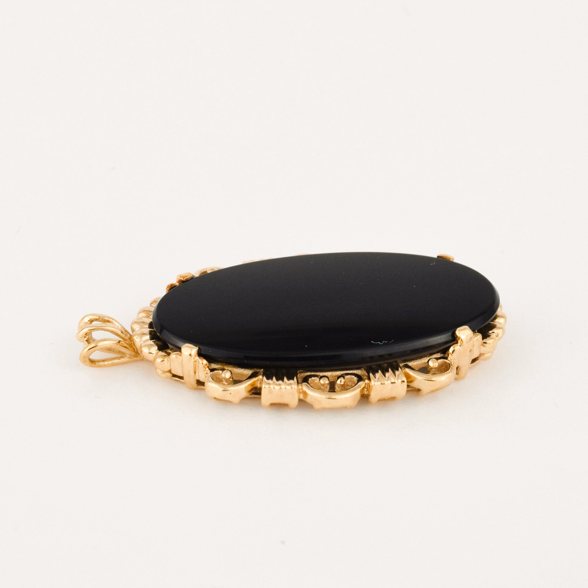 vintage gold oval onyx pendant