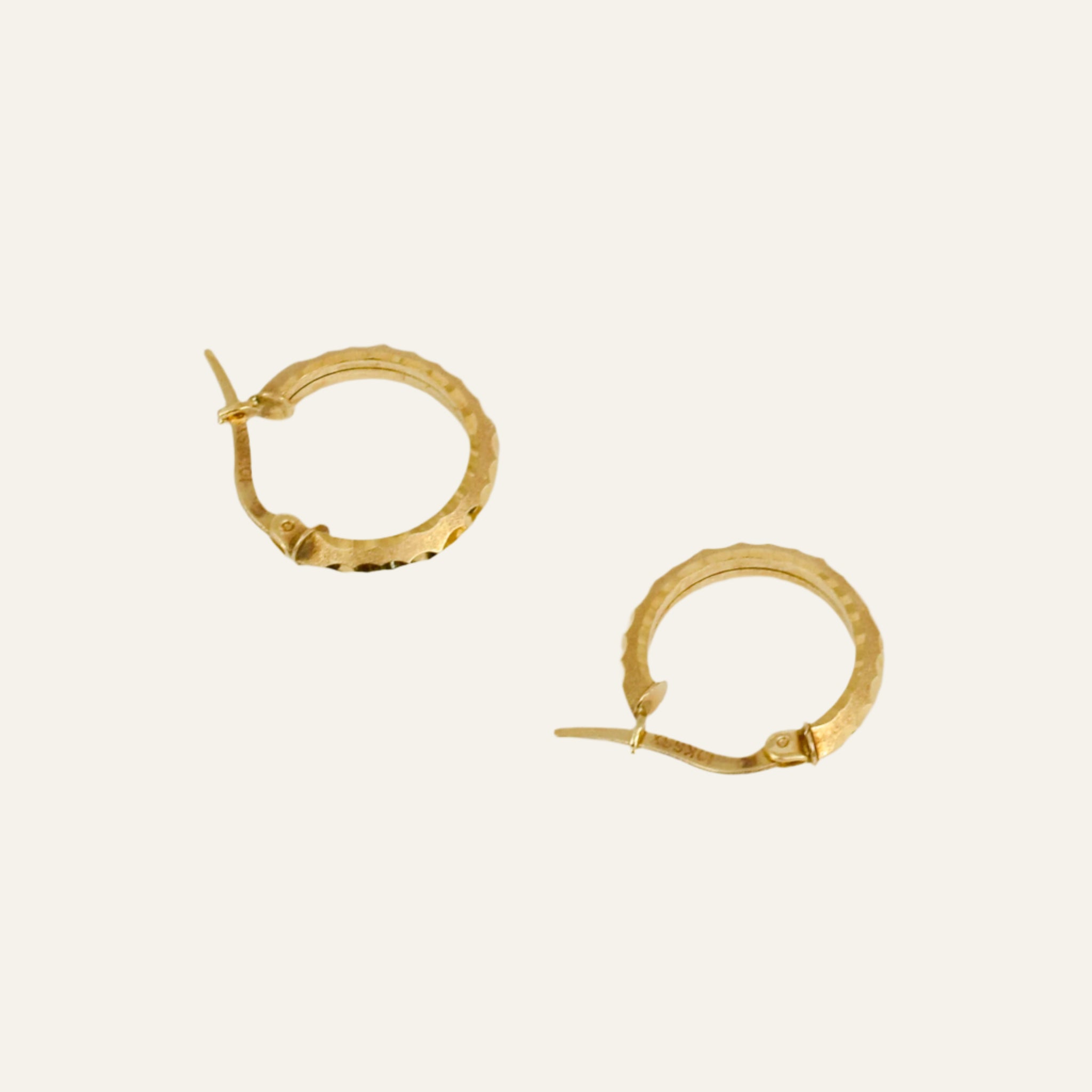 15.7mm Dainty Scalloped Hoops