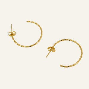 23.2 Twist Hoops