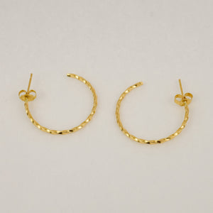 23.2 Twist Hoops