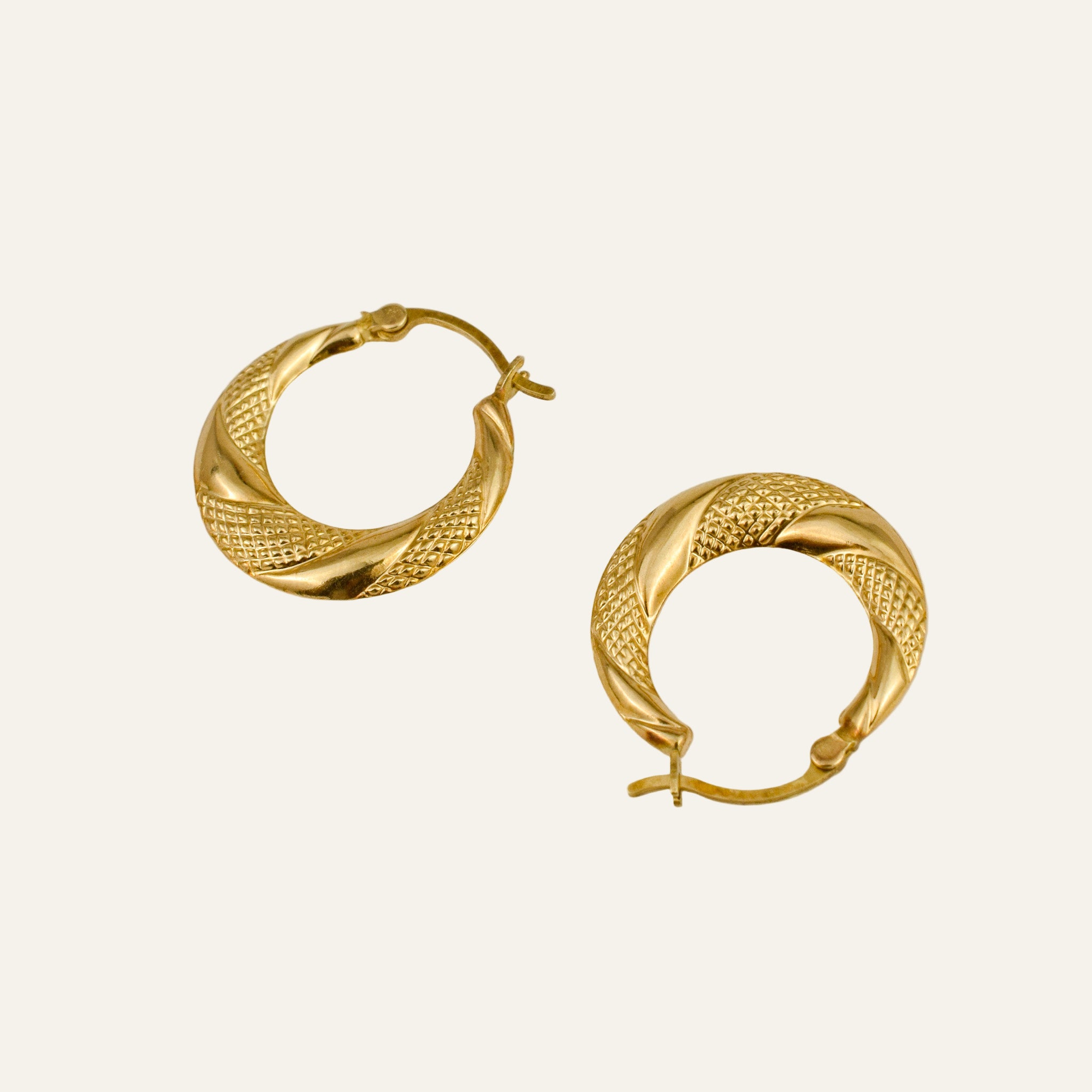 22.5mm Twist Detail Hoops