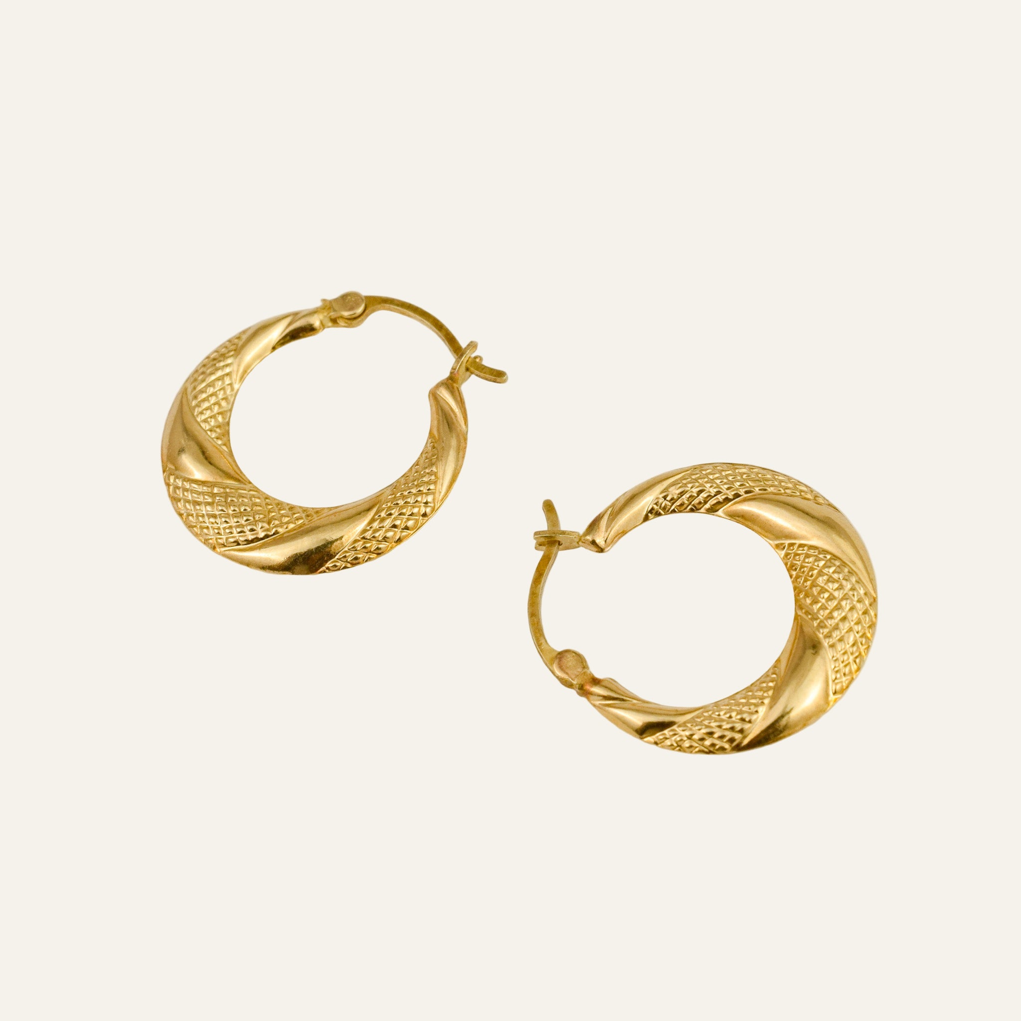 22.5mm Twist Detail Hoops