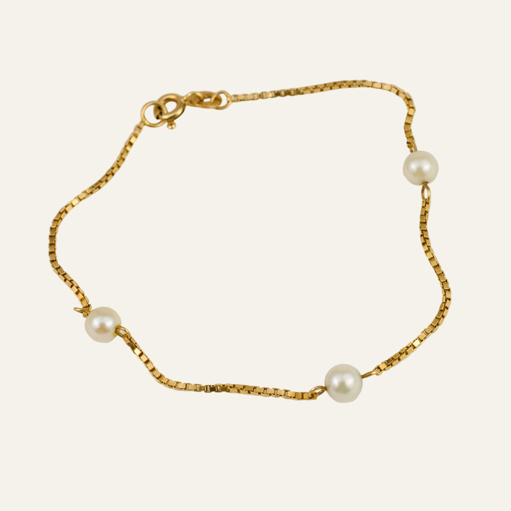 Stationary Pearl Bracelet