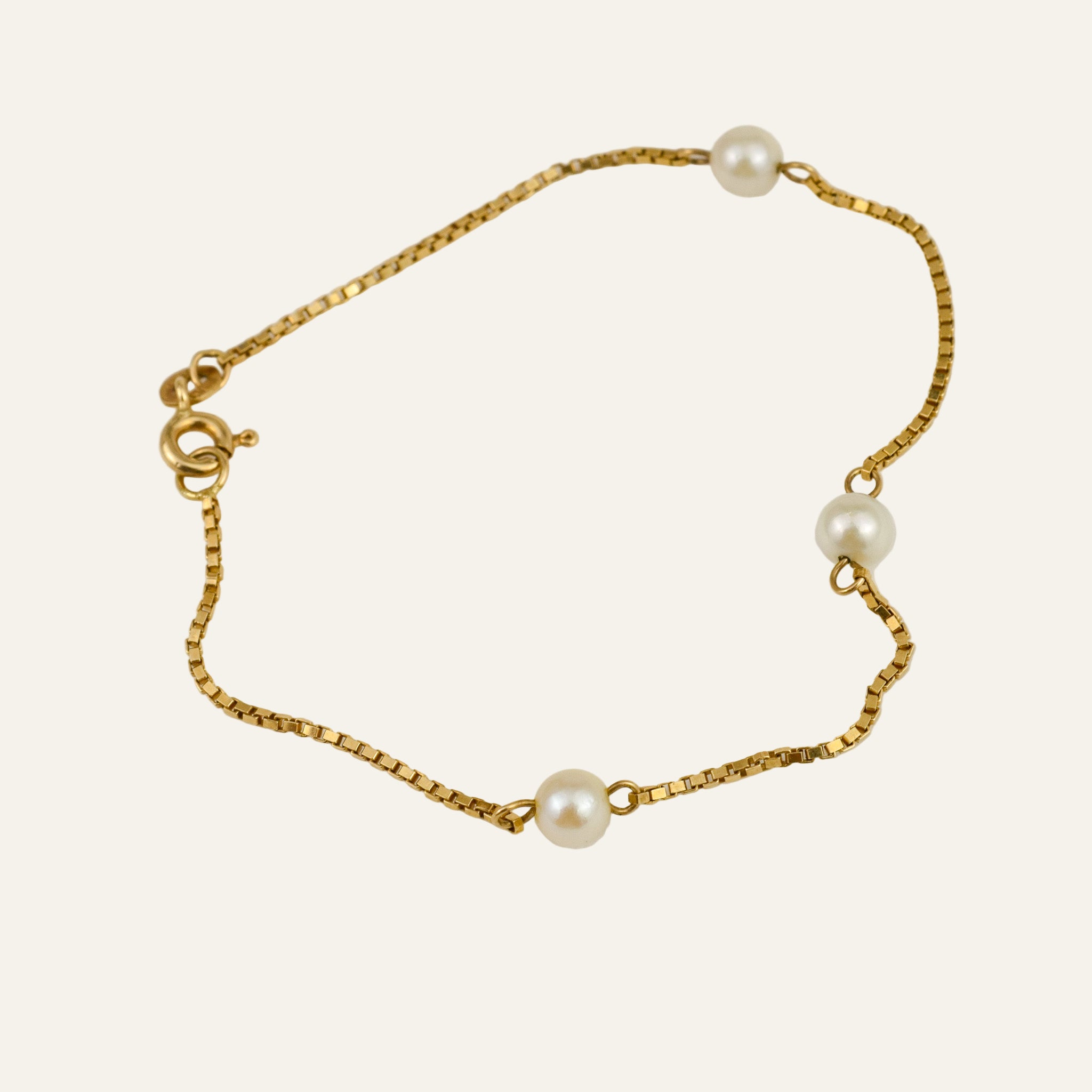 Stationary Pearl Bracelet