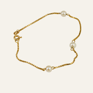Stationary Pearl Bracelet