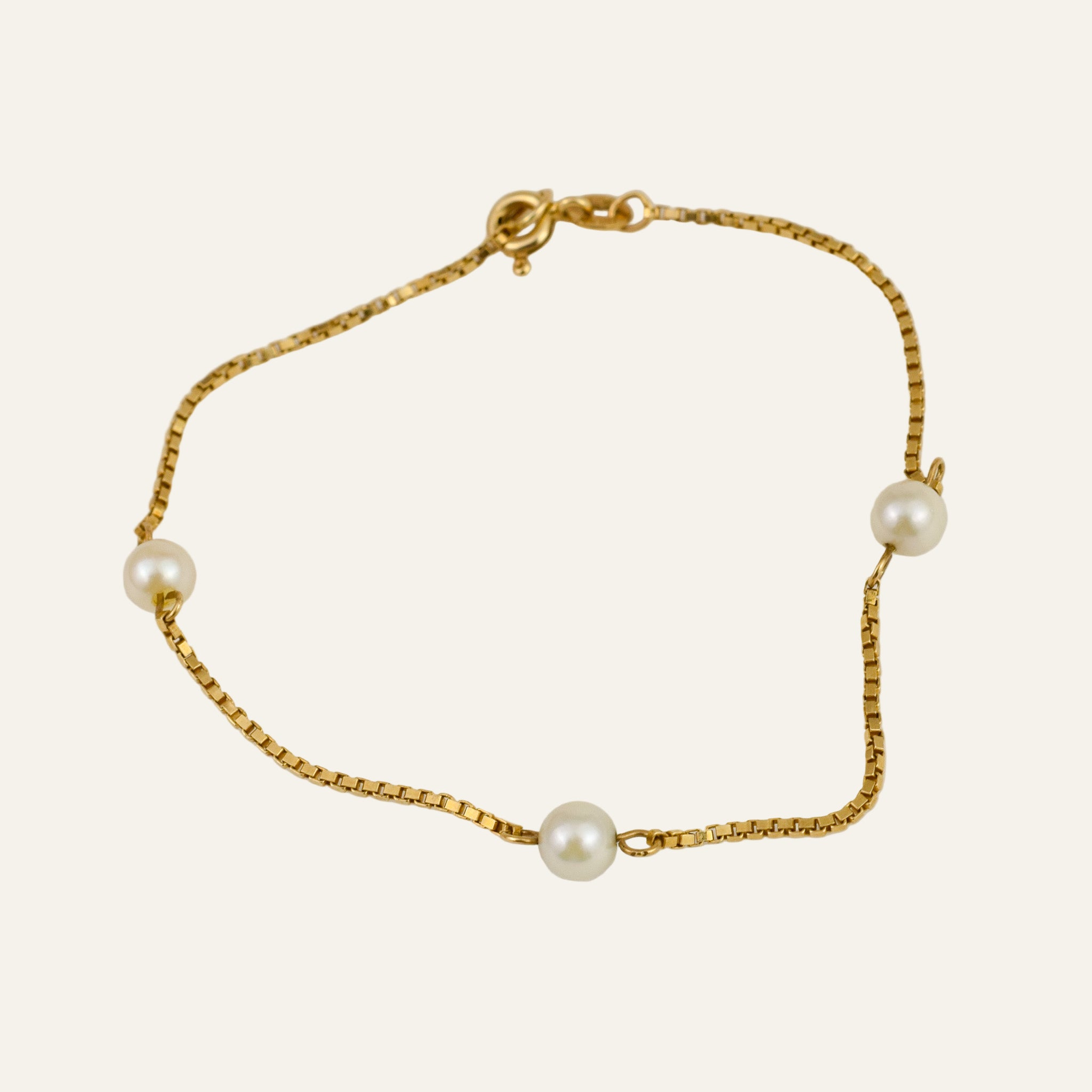 Stationary Pearl Bracelet