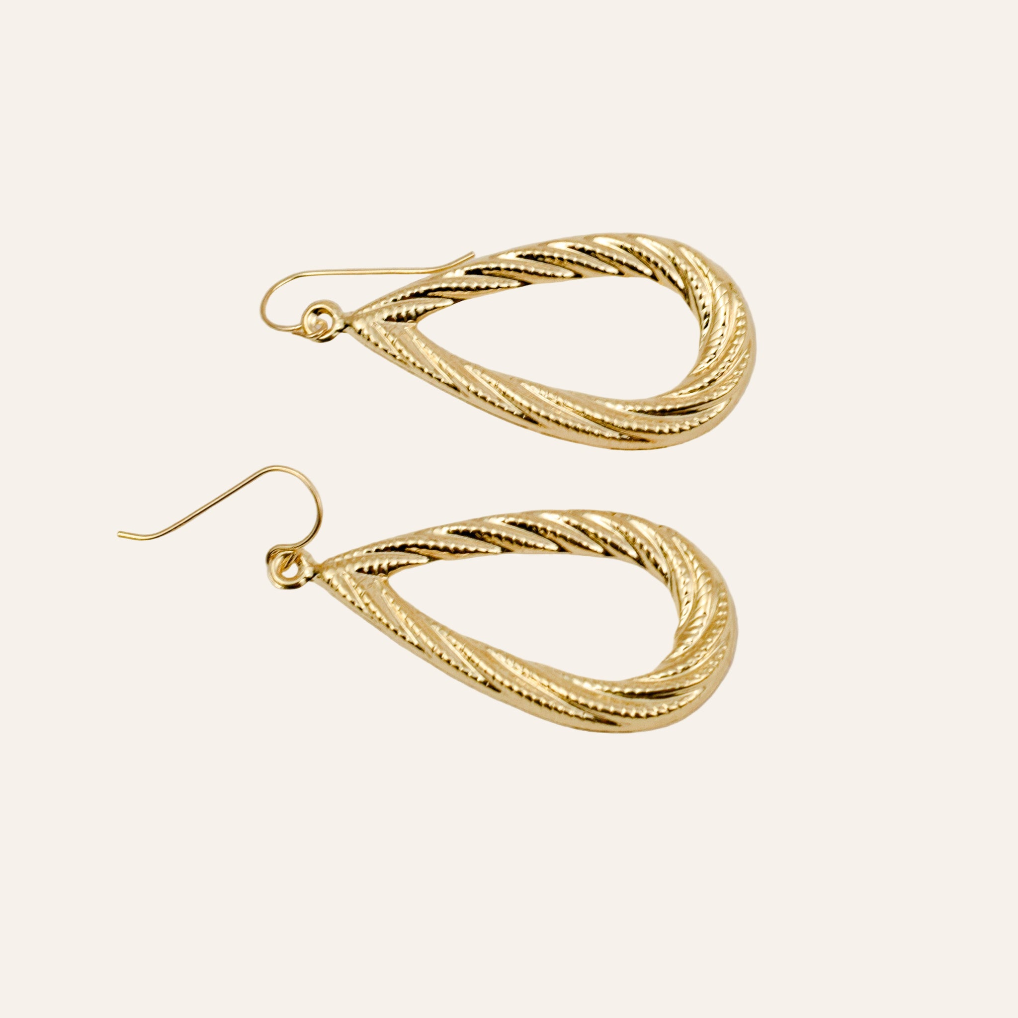 Dangling Tear Drop Earrings