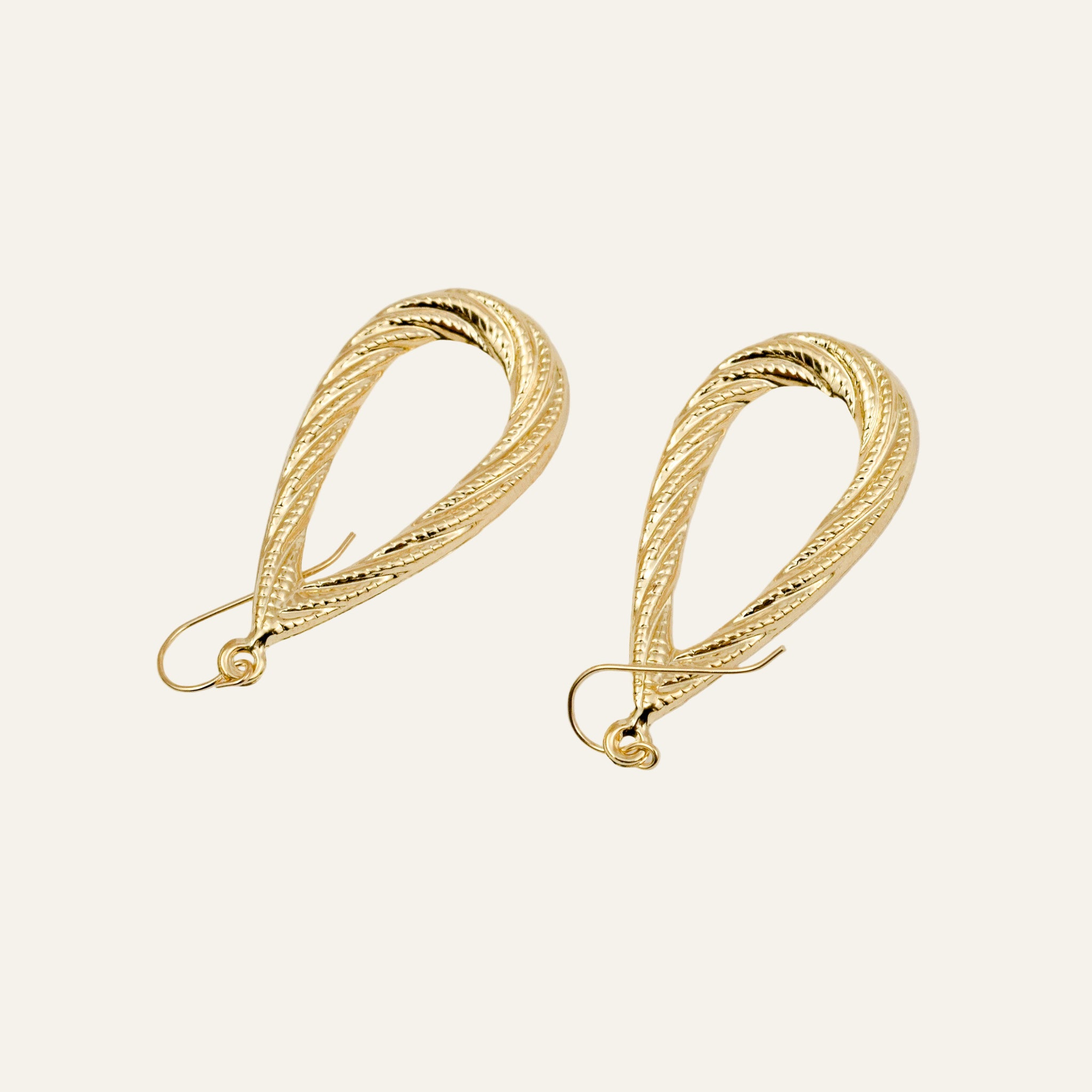 Dangling Tear Drop Earrings